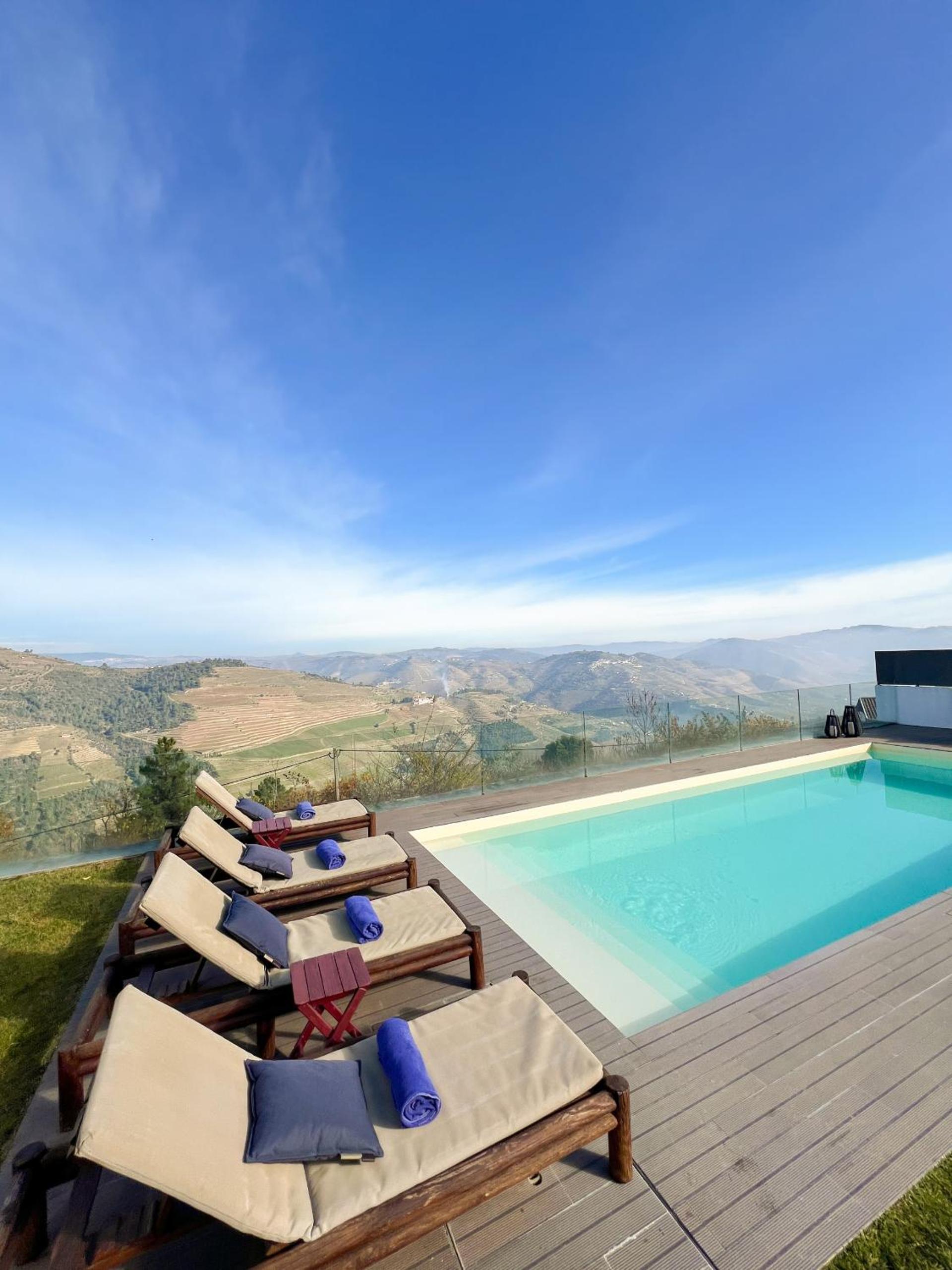 Spacious Villa with Private Pool & Garden in Douro, by Hopstays