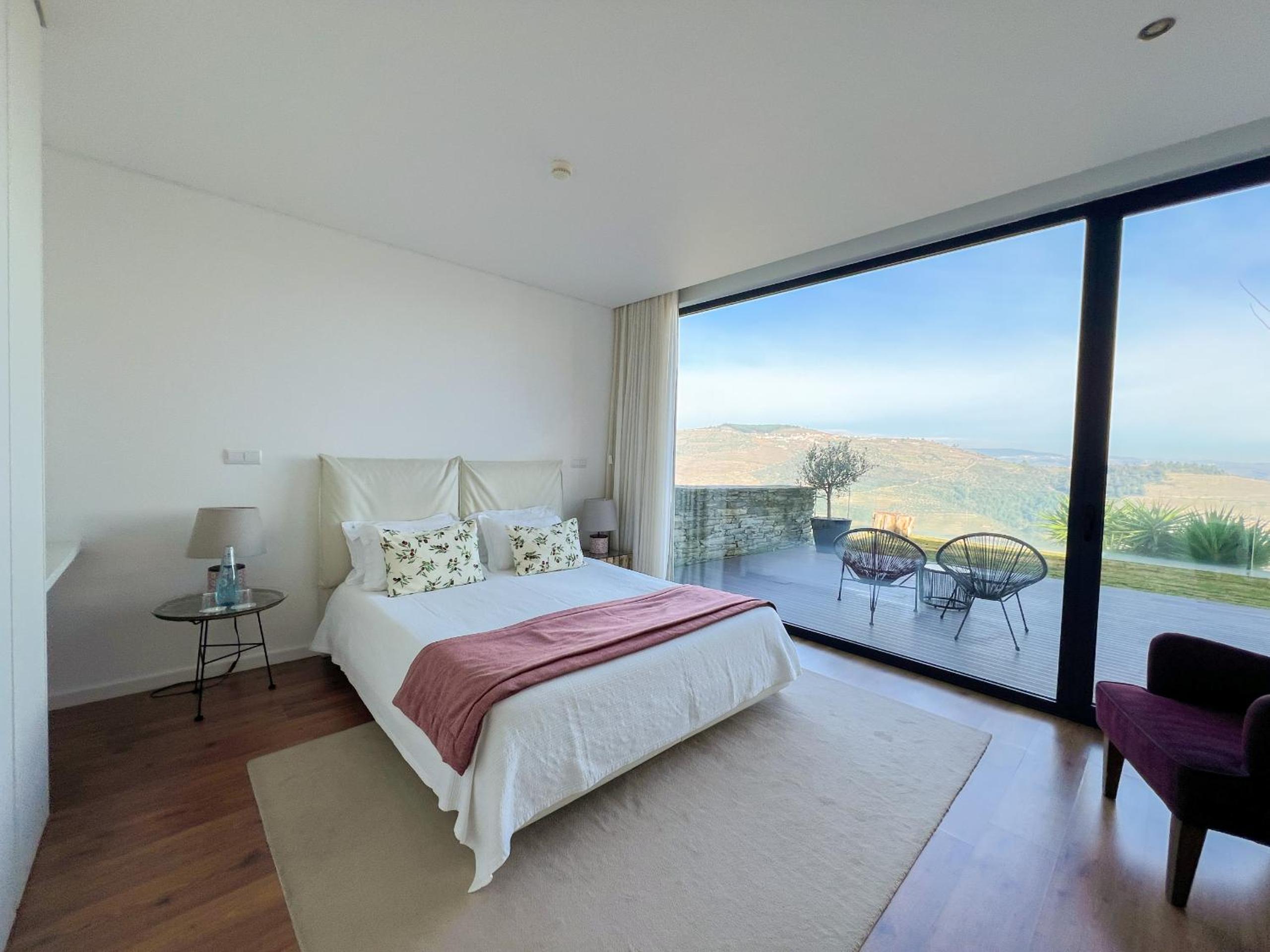 Spacious Villa with Private Pool & Garden in Douro, by Hopstays