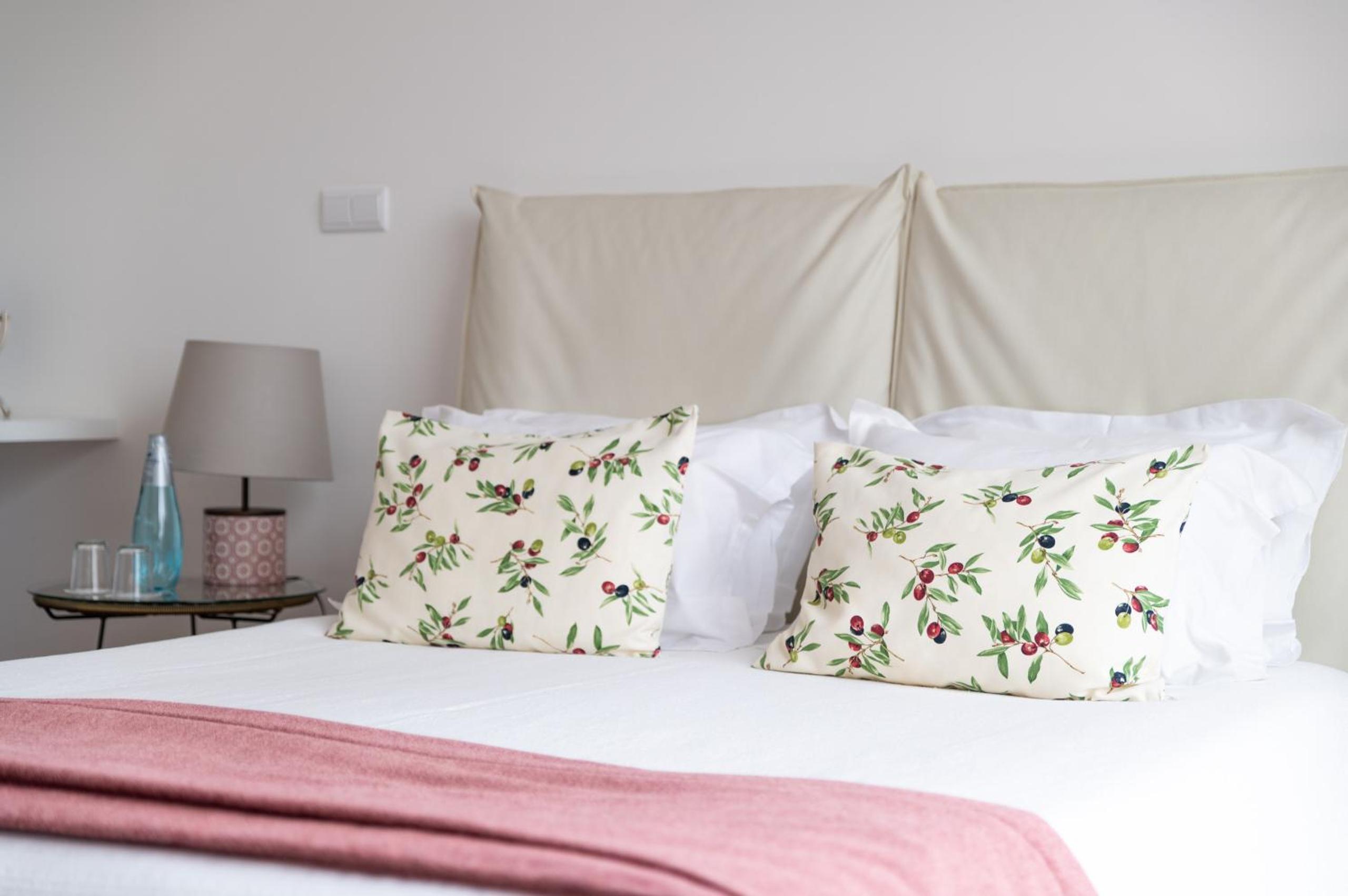 Spacious Villa with Private Pool & Garden in Douro, by Hopstays