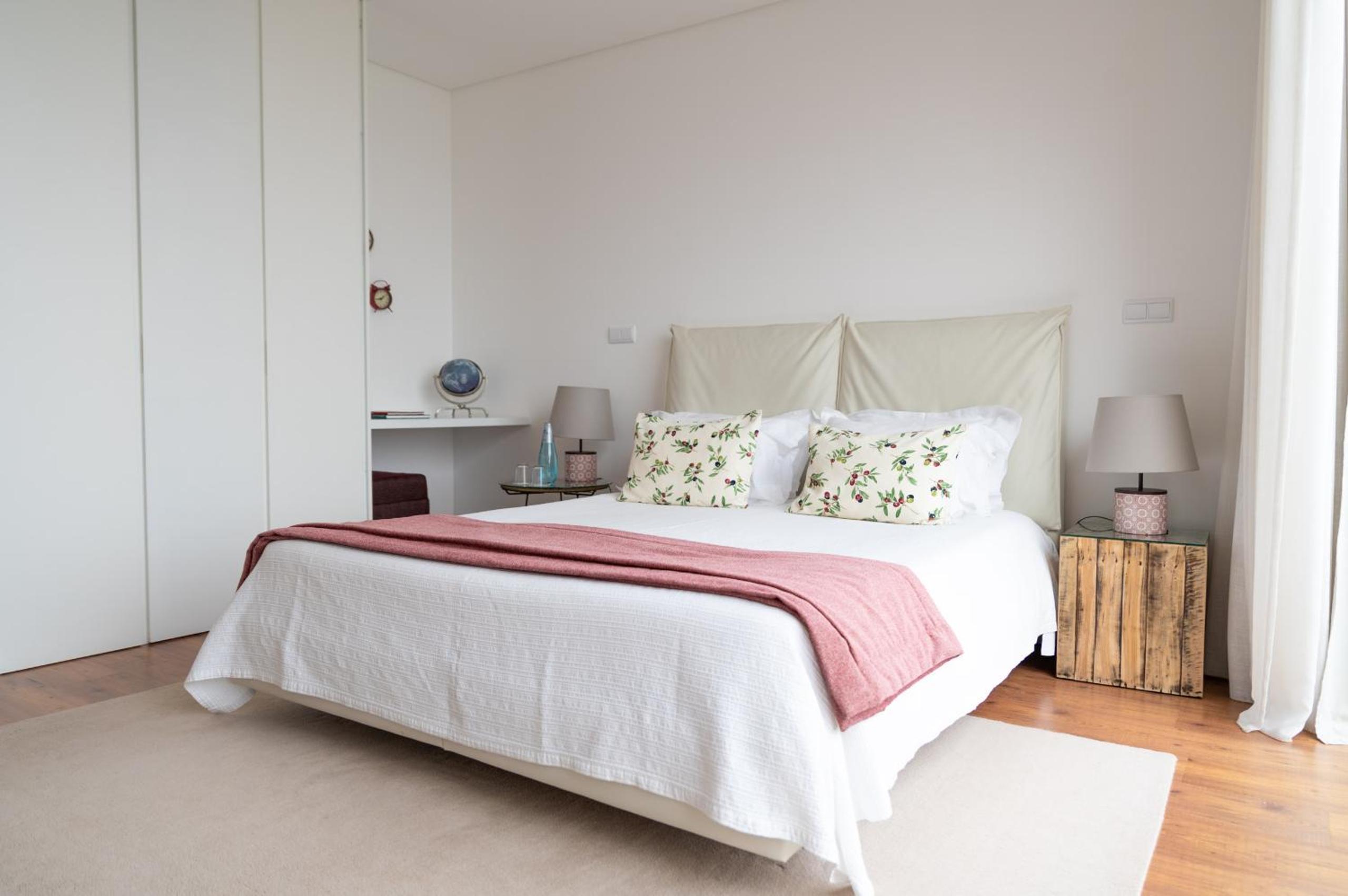 Spacious Villa with Private Pool & Garden in Douro, by Hopstays