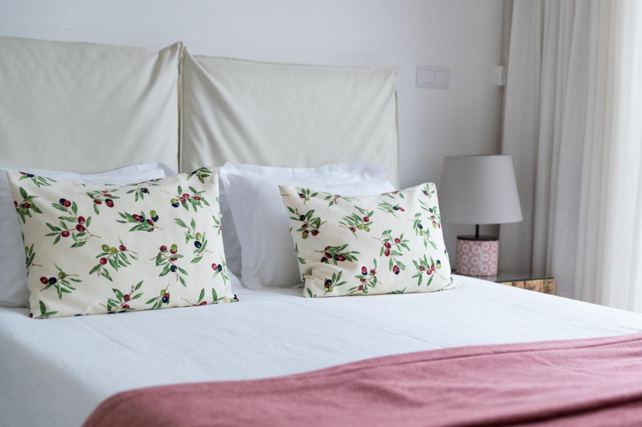 Spacious Villa with Private Pool & Garden in Douro, by Hopstays