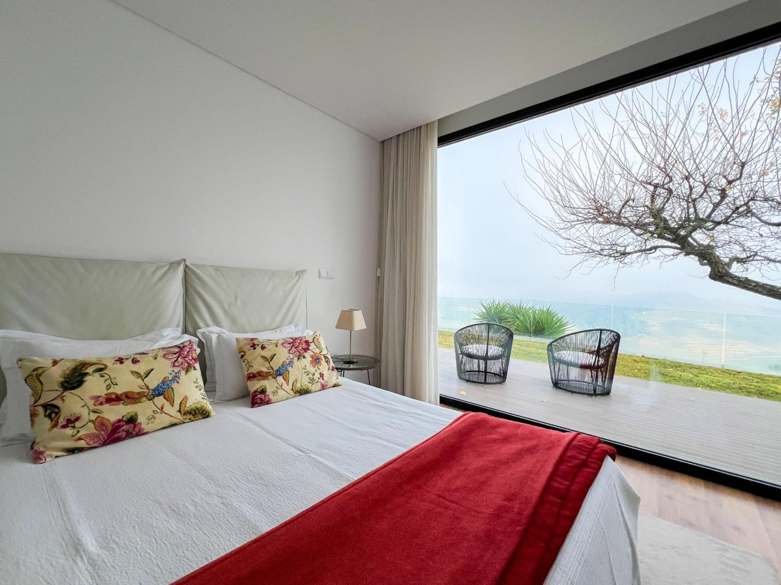 Spacious Villa with Private Pool & Garden in Douro, by Hopstays