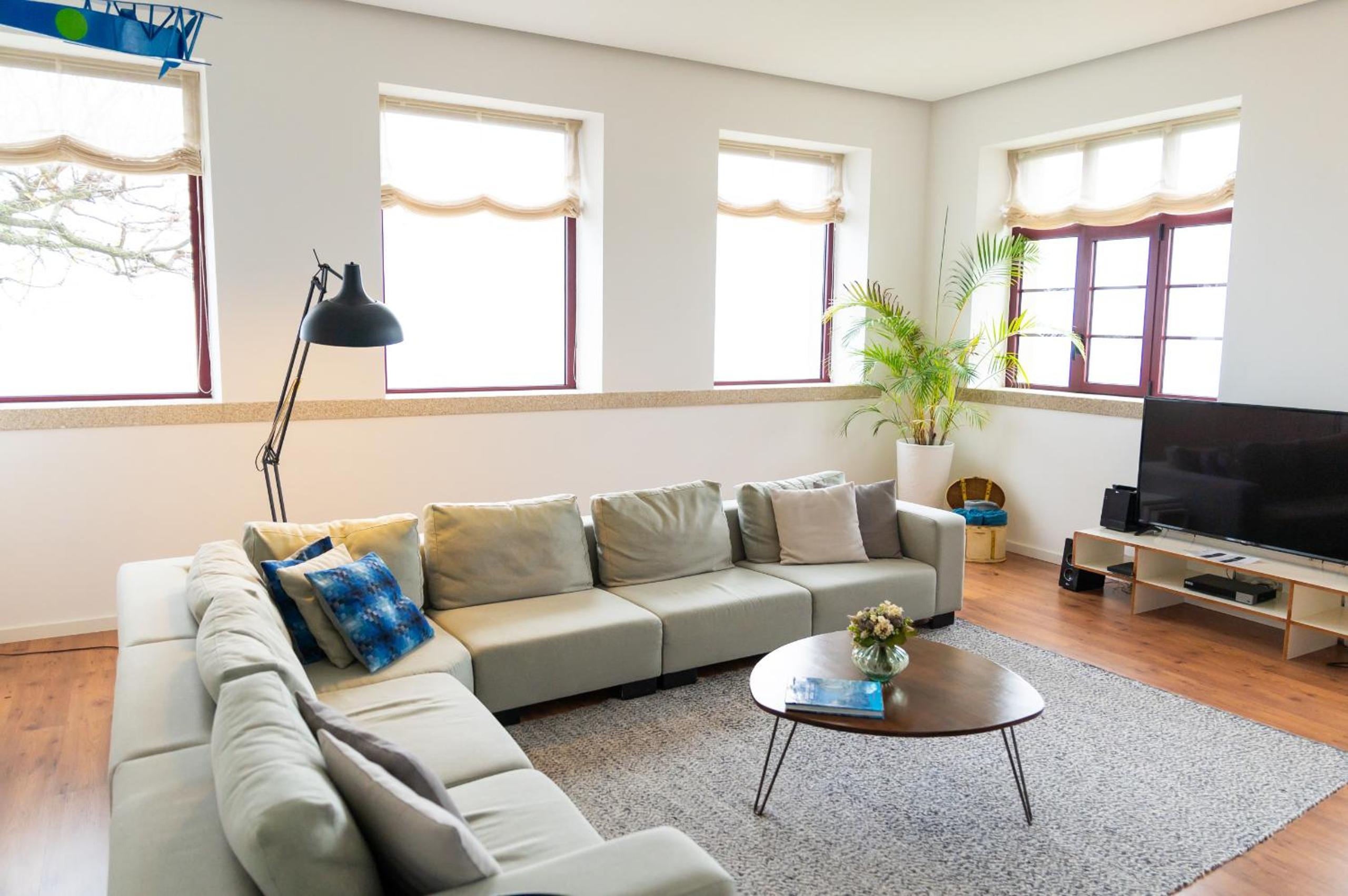 Spacious Villa with Private Pool & Garden in Douro, by Hopstays