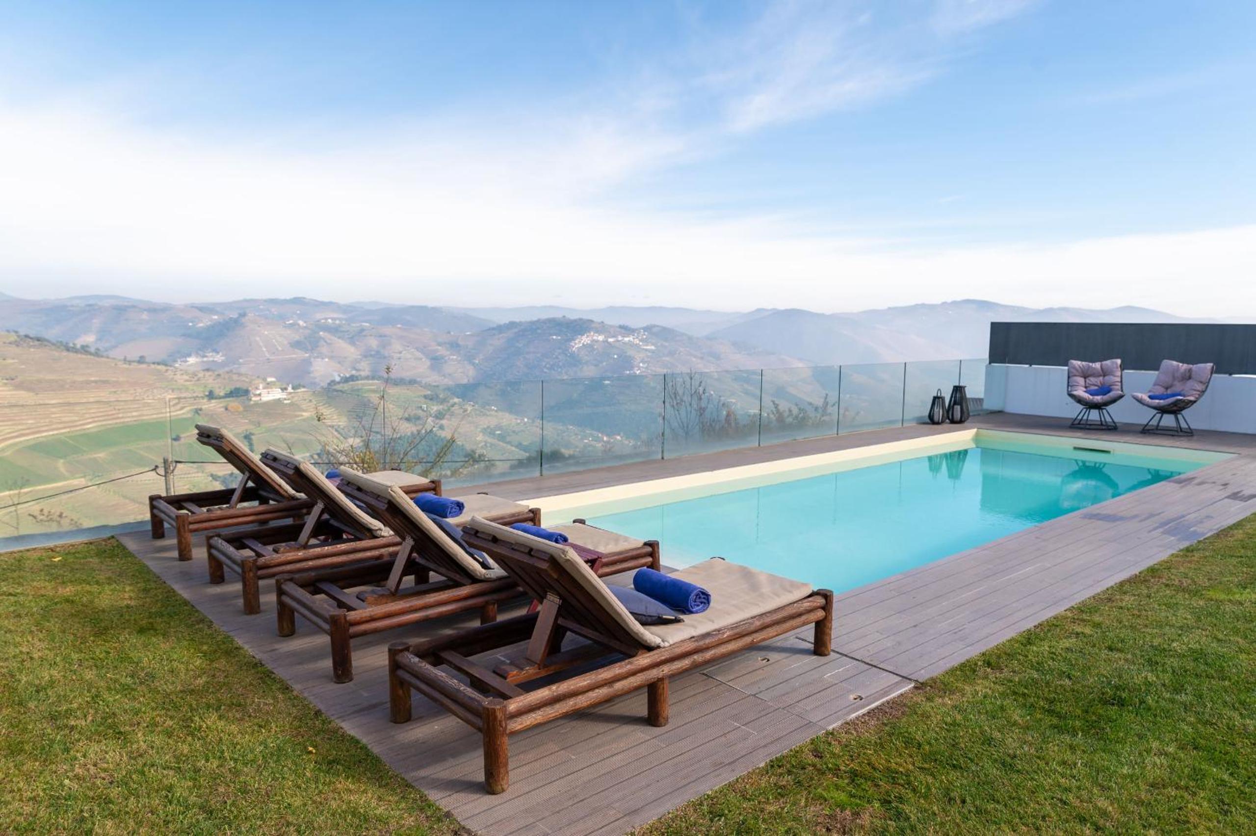 Spacious Villa with Private Pool & Garden in Douro, by Hopstays