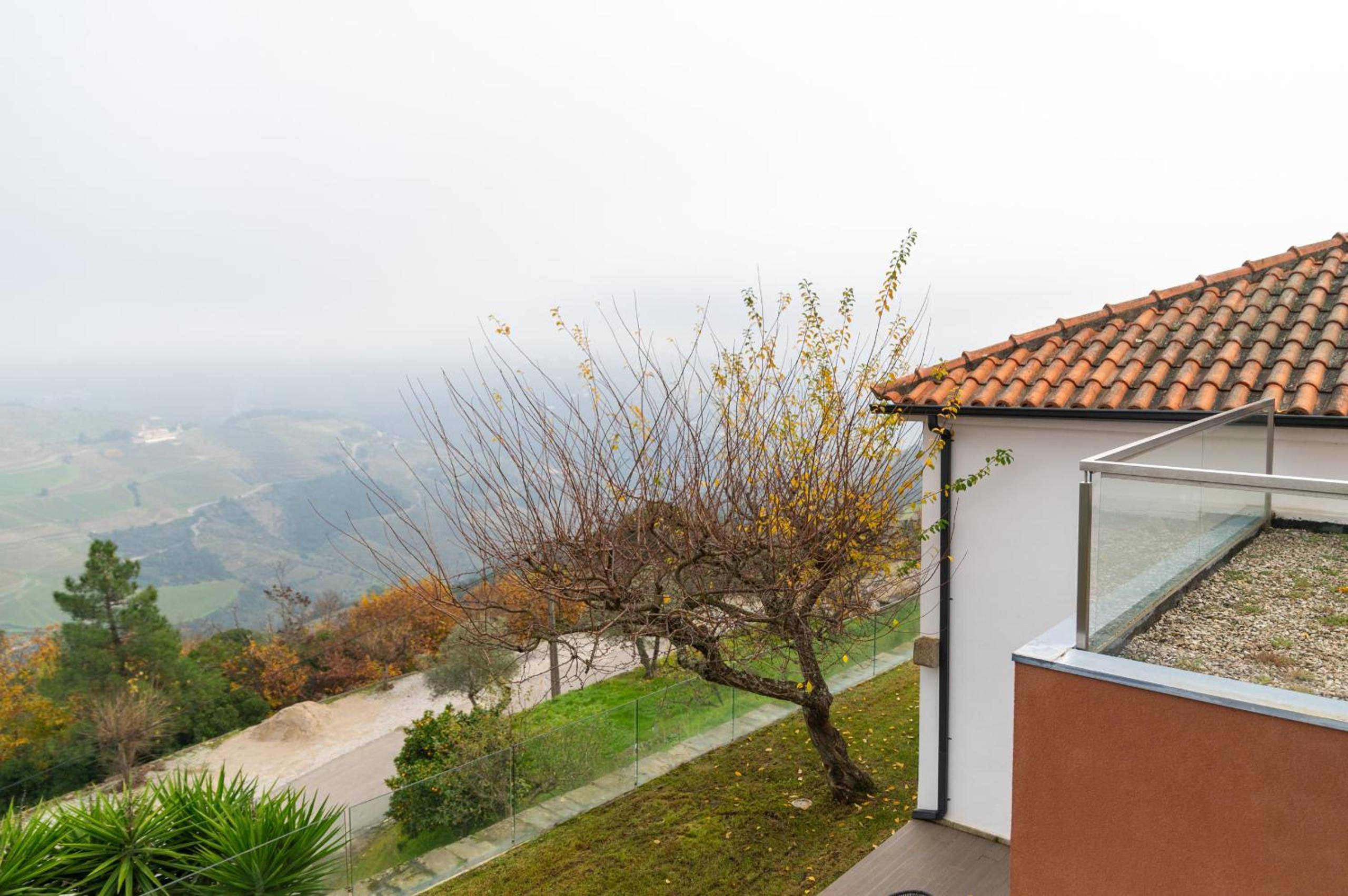 Spacious Villa with Private Pool & Garden in Douro, by Hopstays