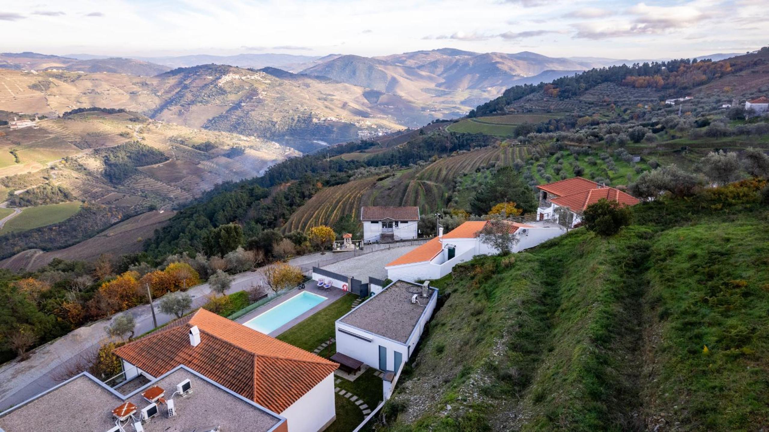 Spacious Villa with Private Pool & Garden in Douro, by Hopstays
