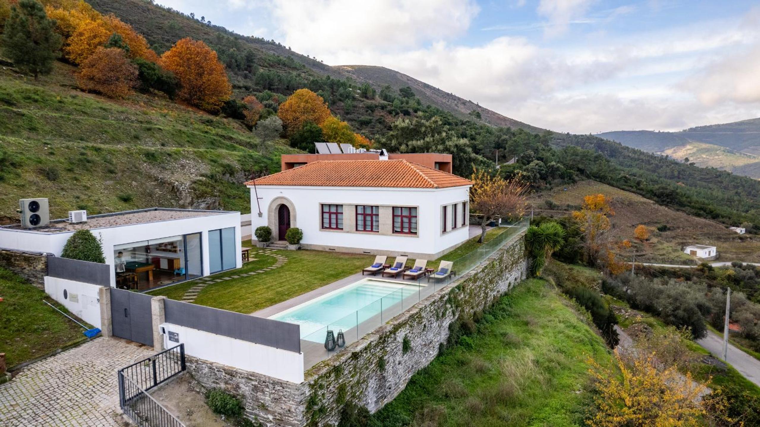 Spacious Villa with Private Pool & Garden in Douro, by Hopstays
