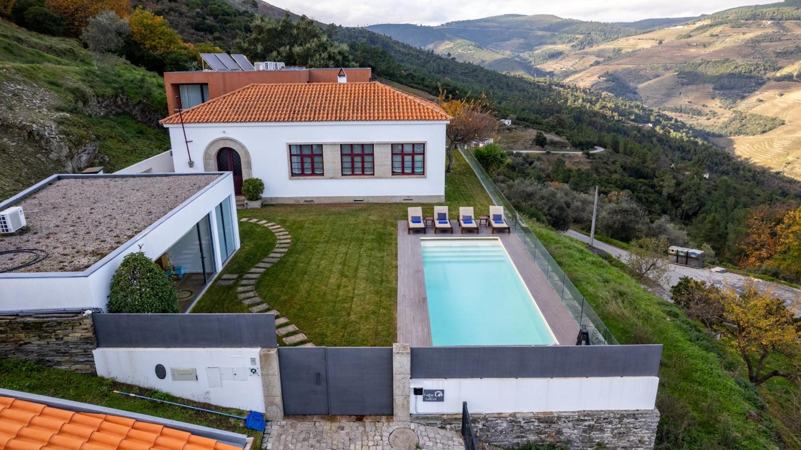 Spacious Villa with Private Pool & Garden in Douro, by Hopstays