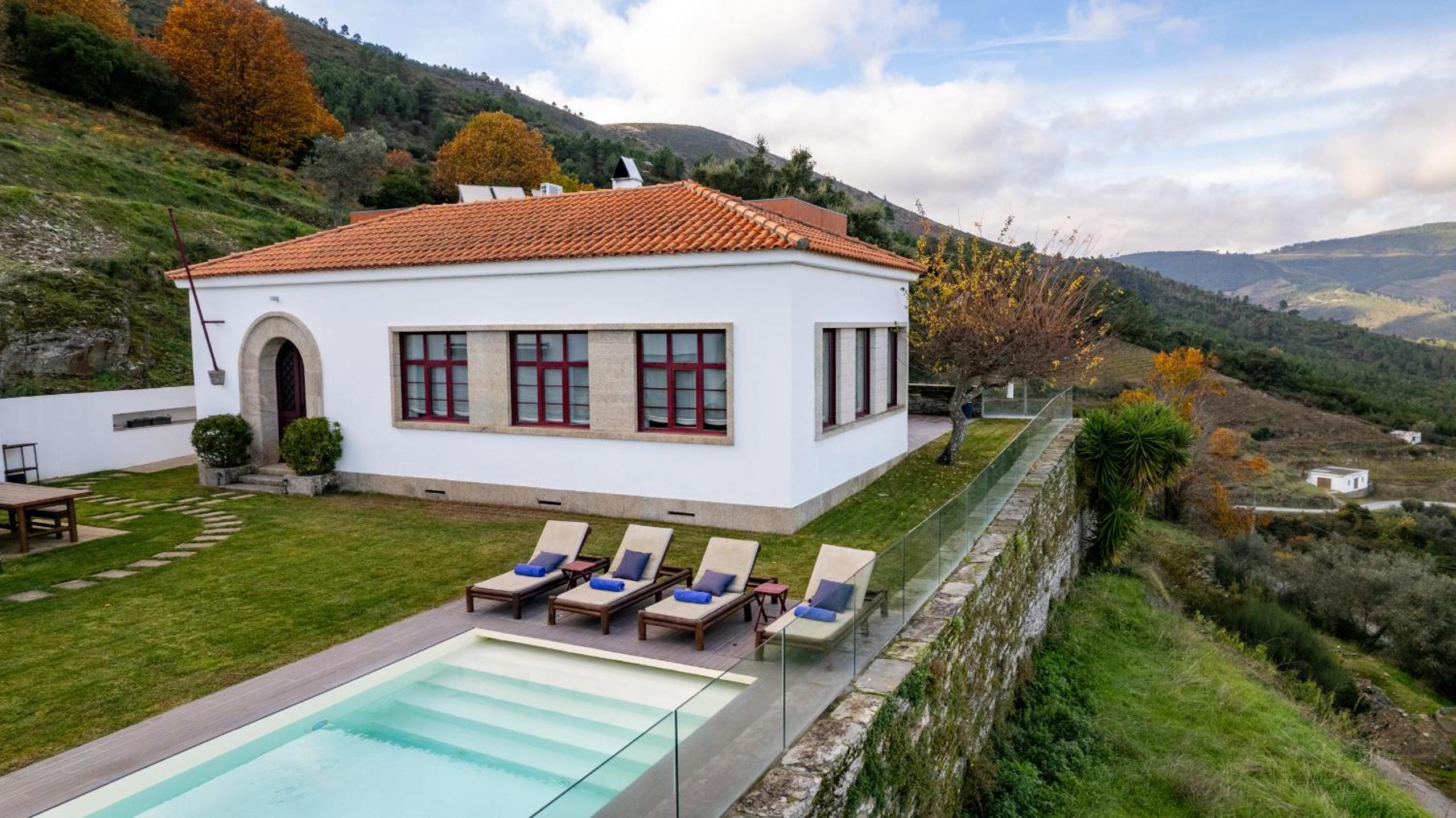 Spacious Villa with Private Pool & Garden in Douro, by Hopstays