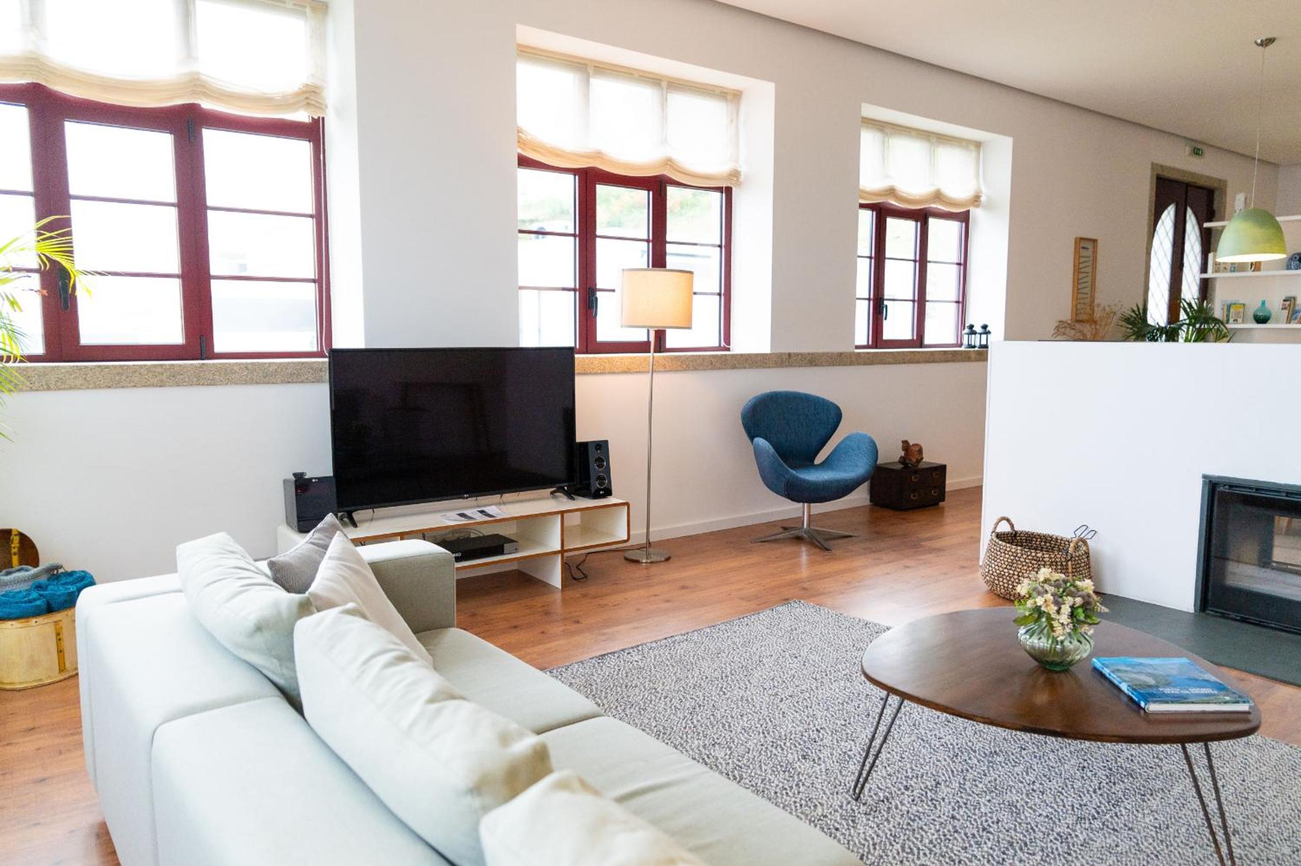 Spacious Villa with Private Pool & Garden in Douro, by Hopstays