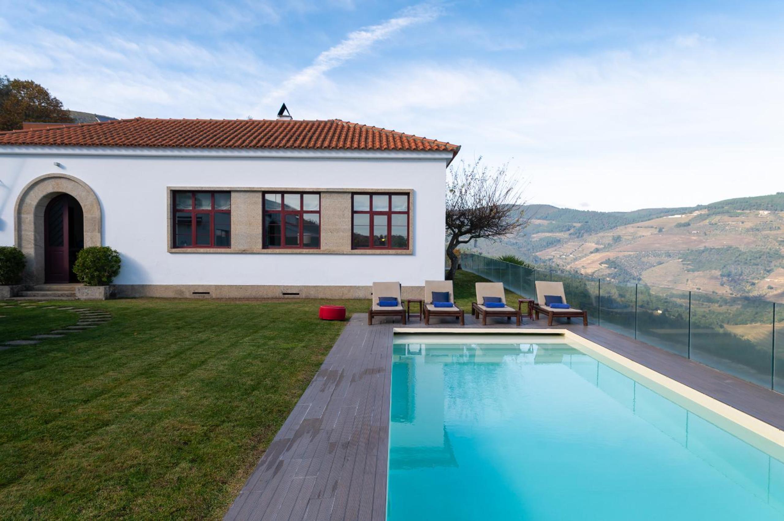 Spacious Villa with Private Pool & Garden in Douro, by Hopstays