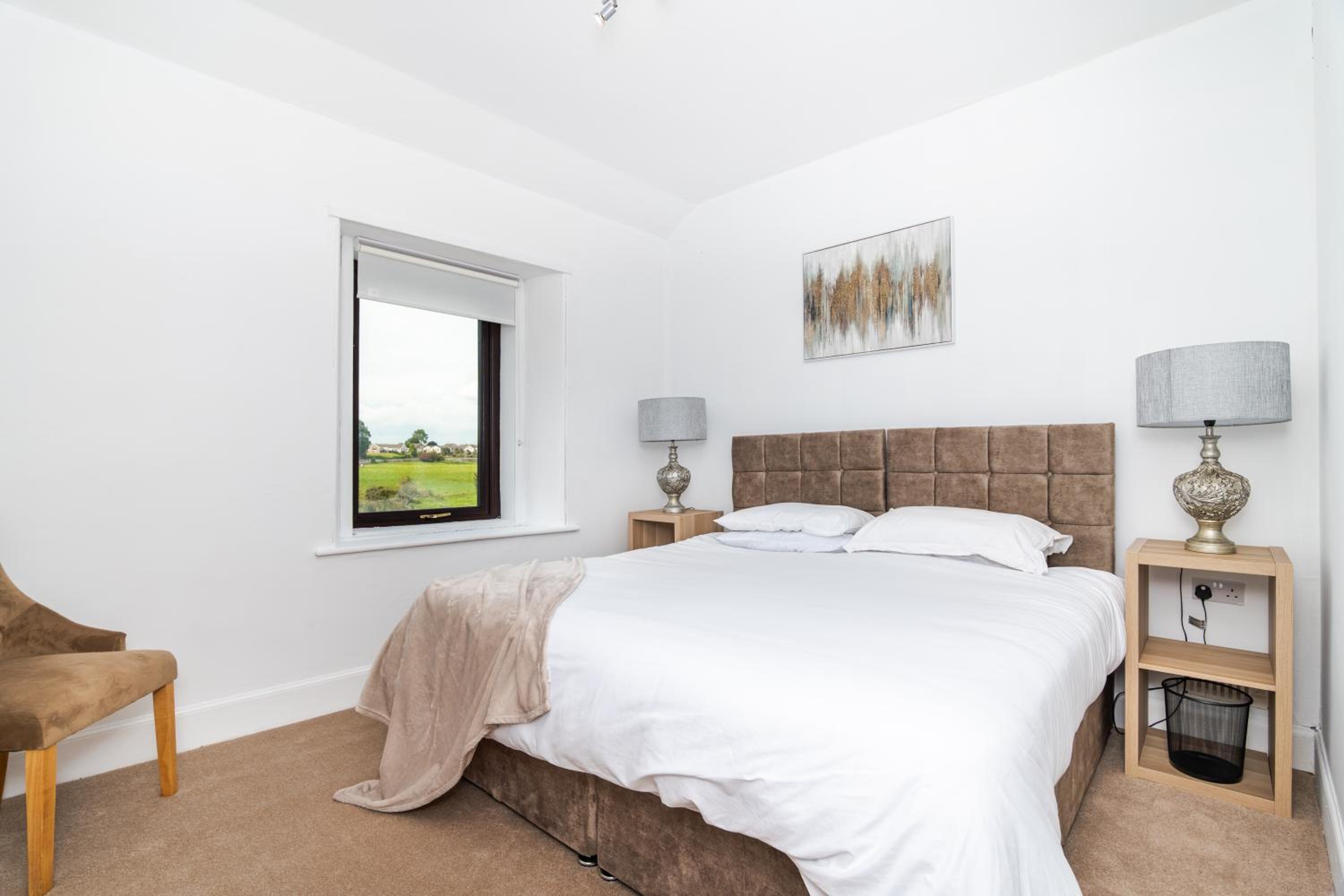 2Bedroom House - Free Parking- by Holiday Homes