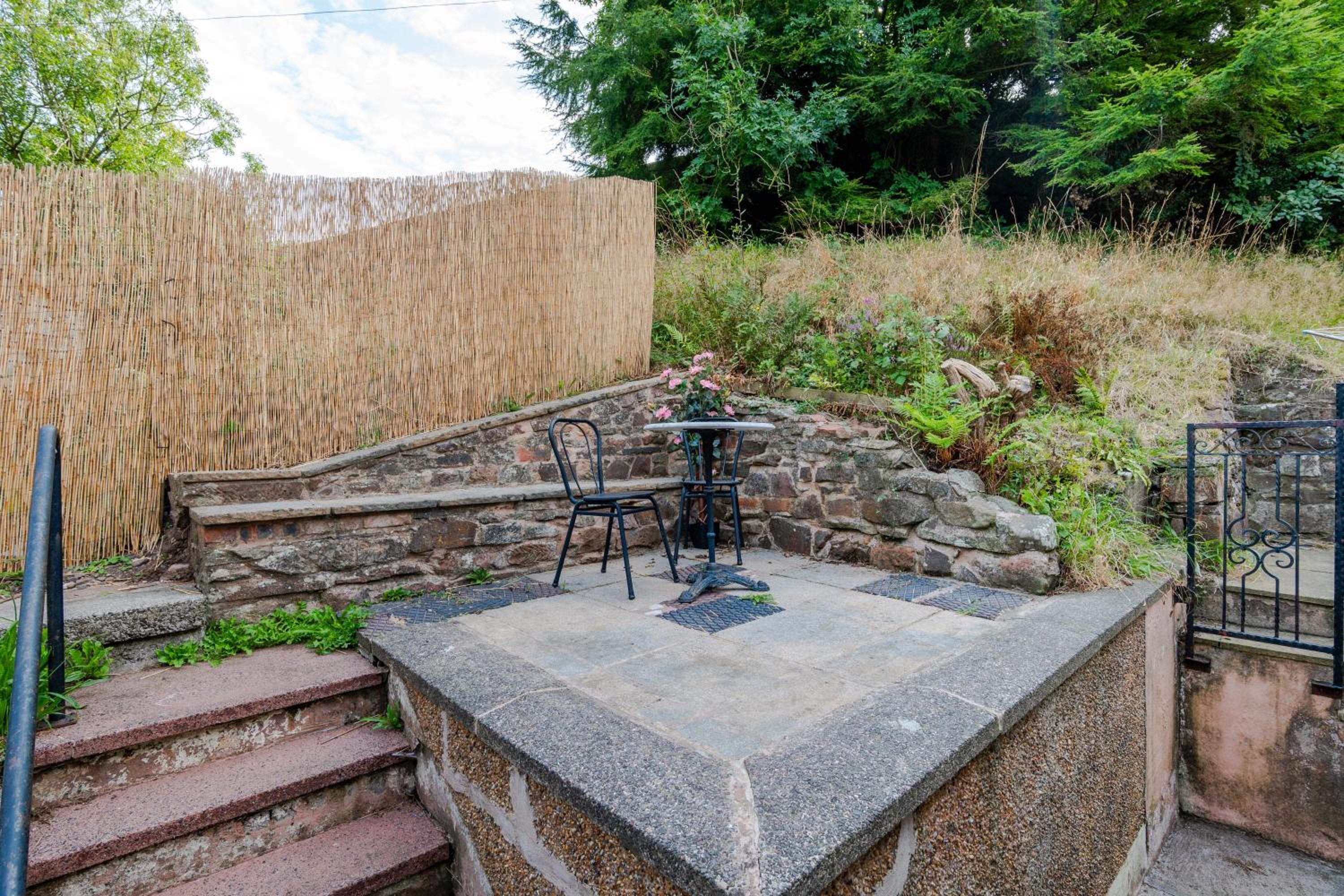 2Bedroom House - Free Parking- by Holiday Homes
