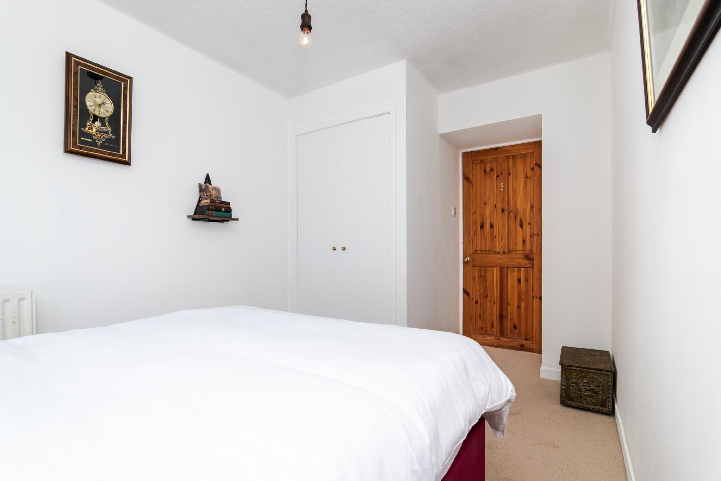 2Bedroom House - Free Parking- by Holiday Homes