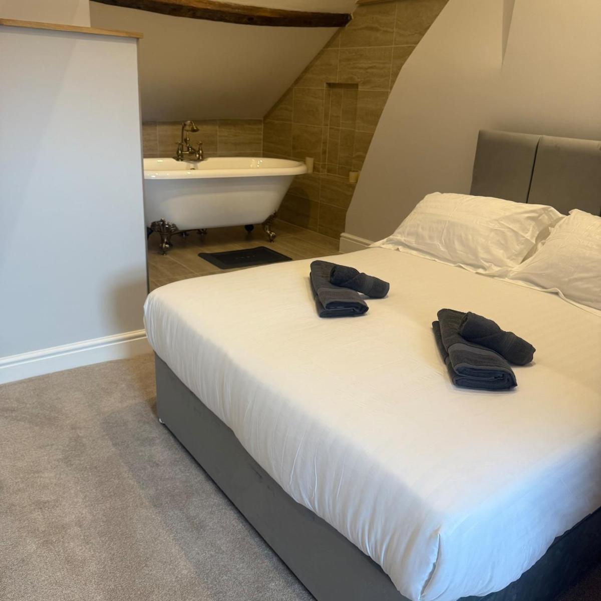 Luxury Holt Duplex with Bath Suite