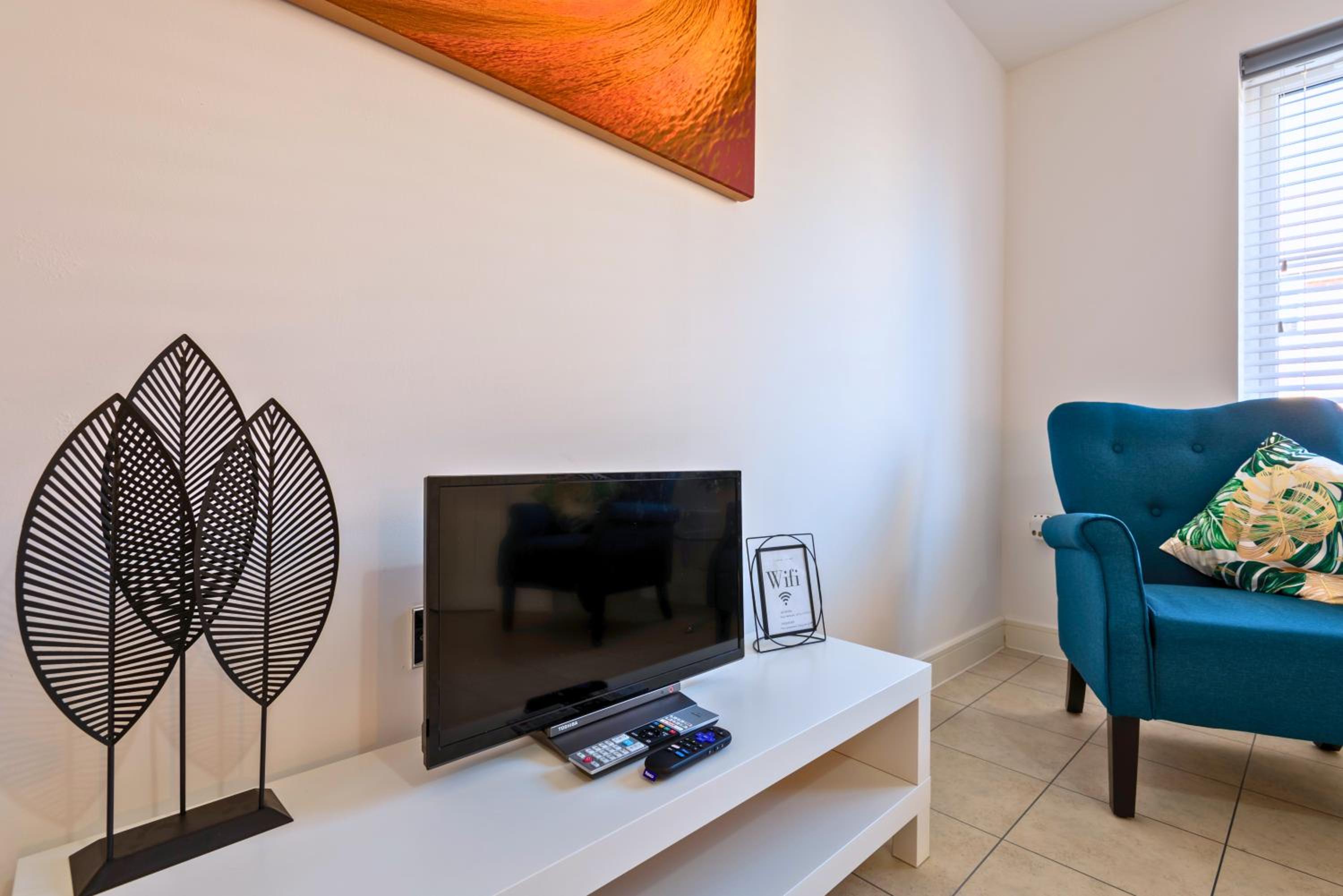 Stylish Innsworth home with garden & parking