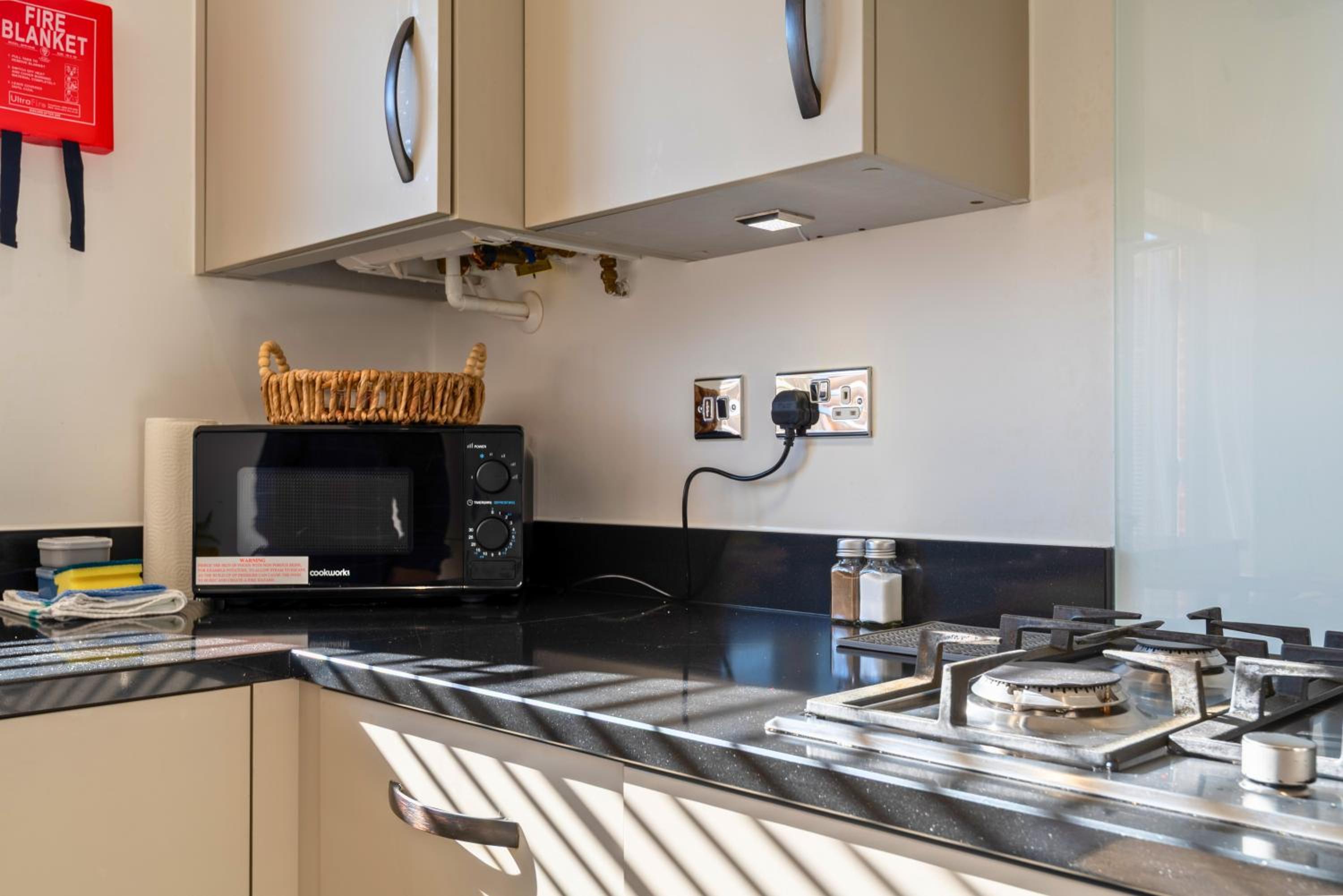 Stylish Innsworth home with garden & parking