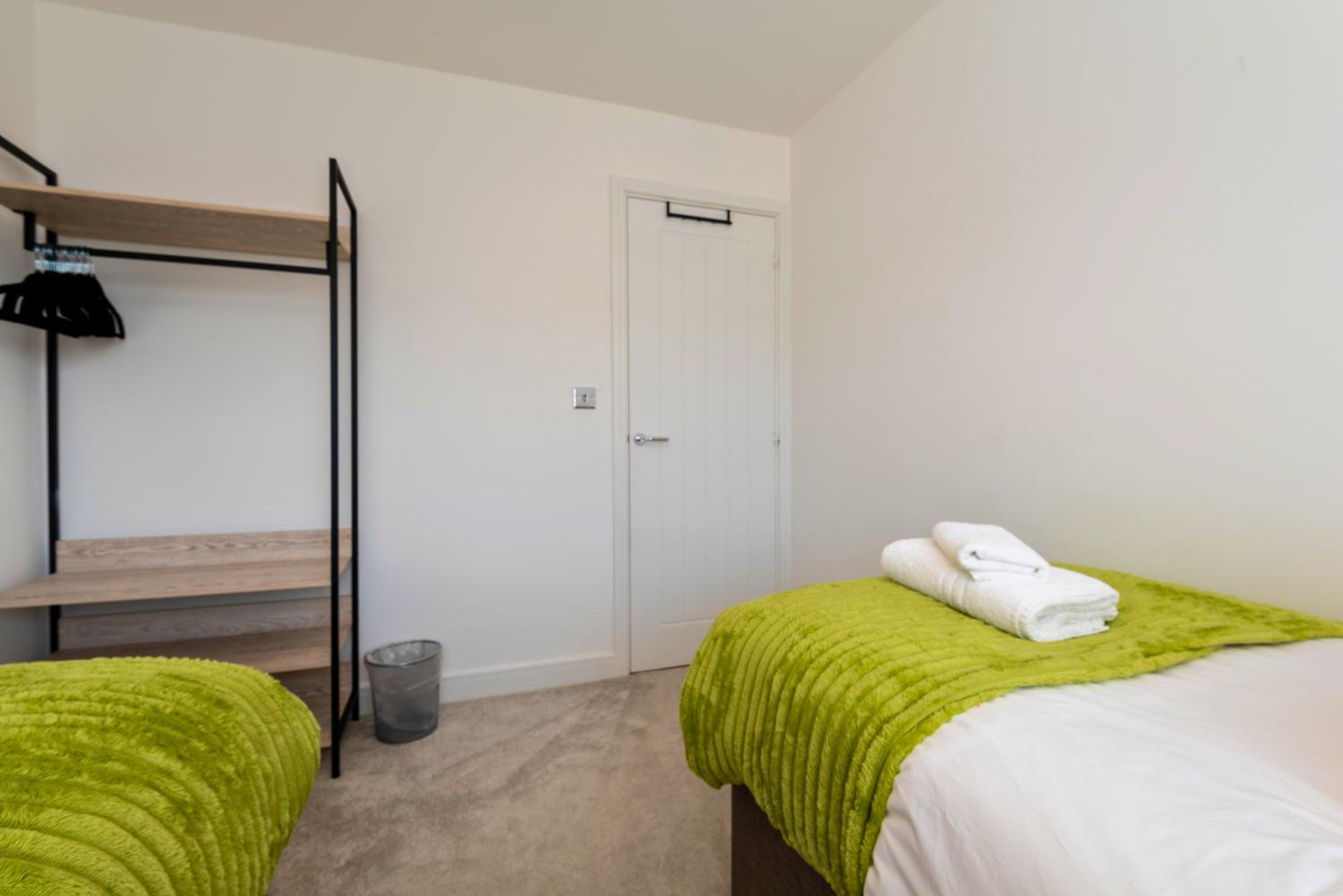 Stylish Innsworth home with garden & parking