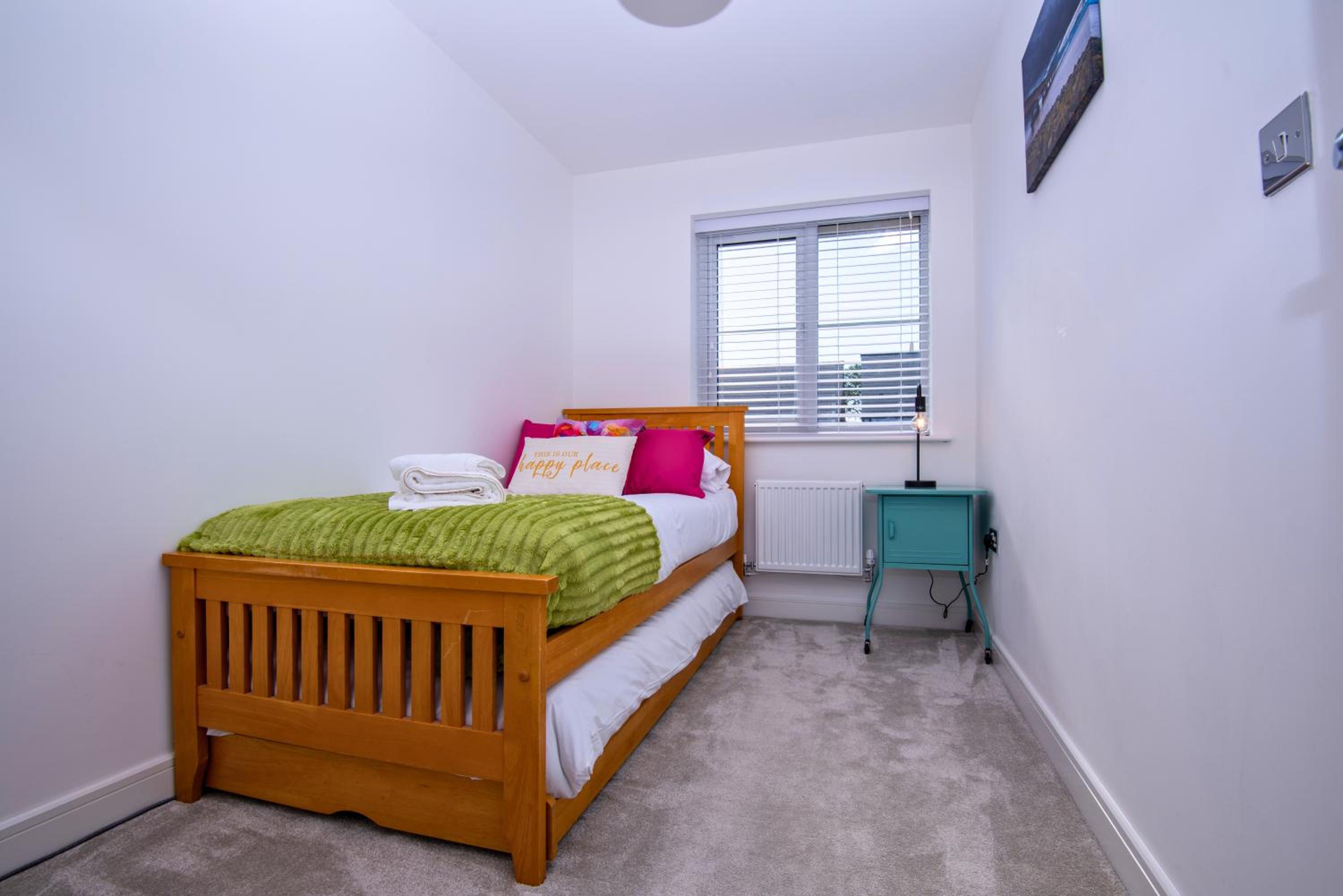 Stylish Innsworth home with garden & parking