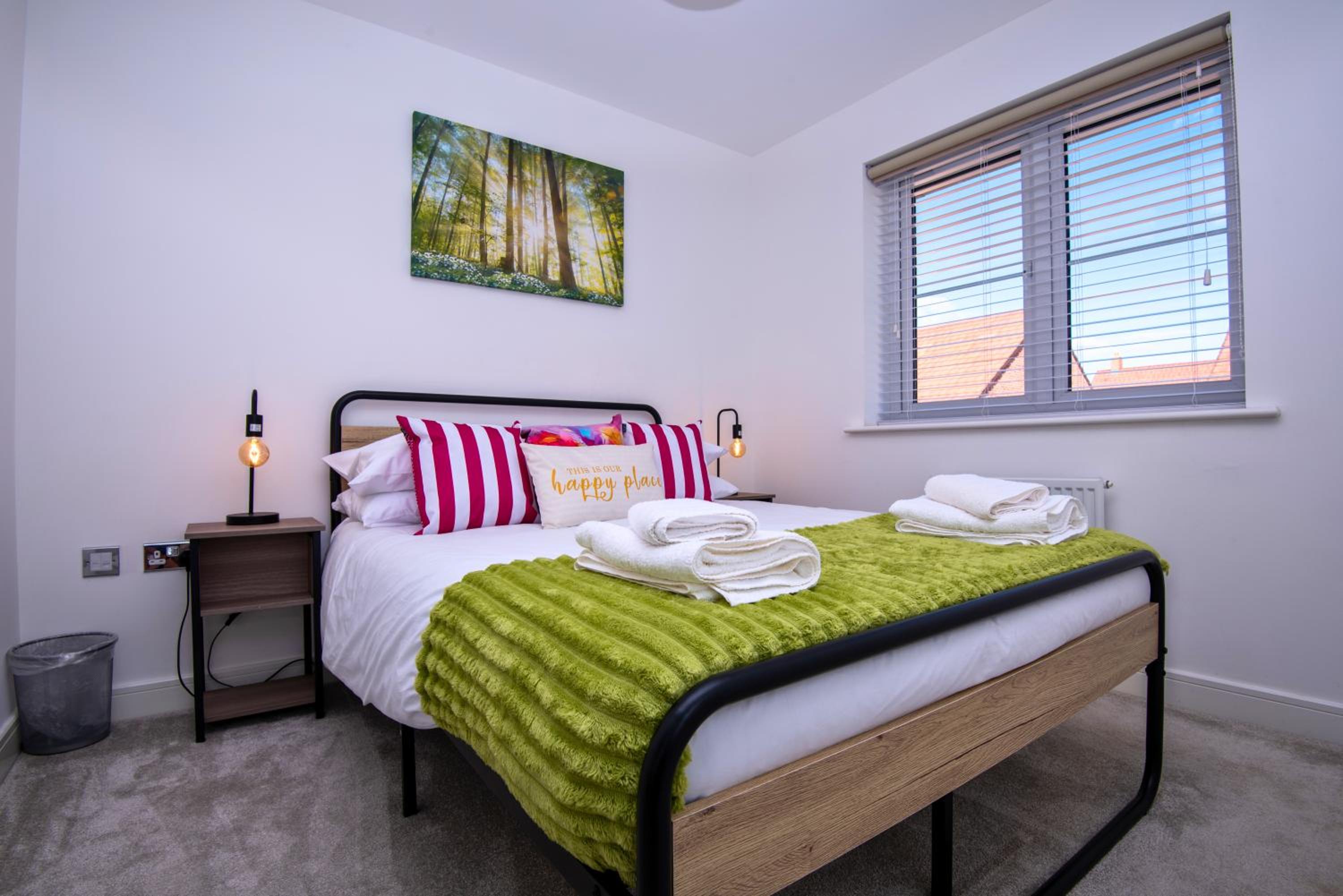 Stylish Innsworth home with garden & parking