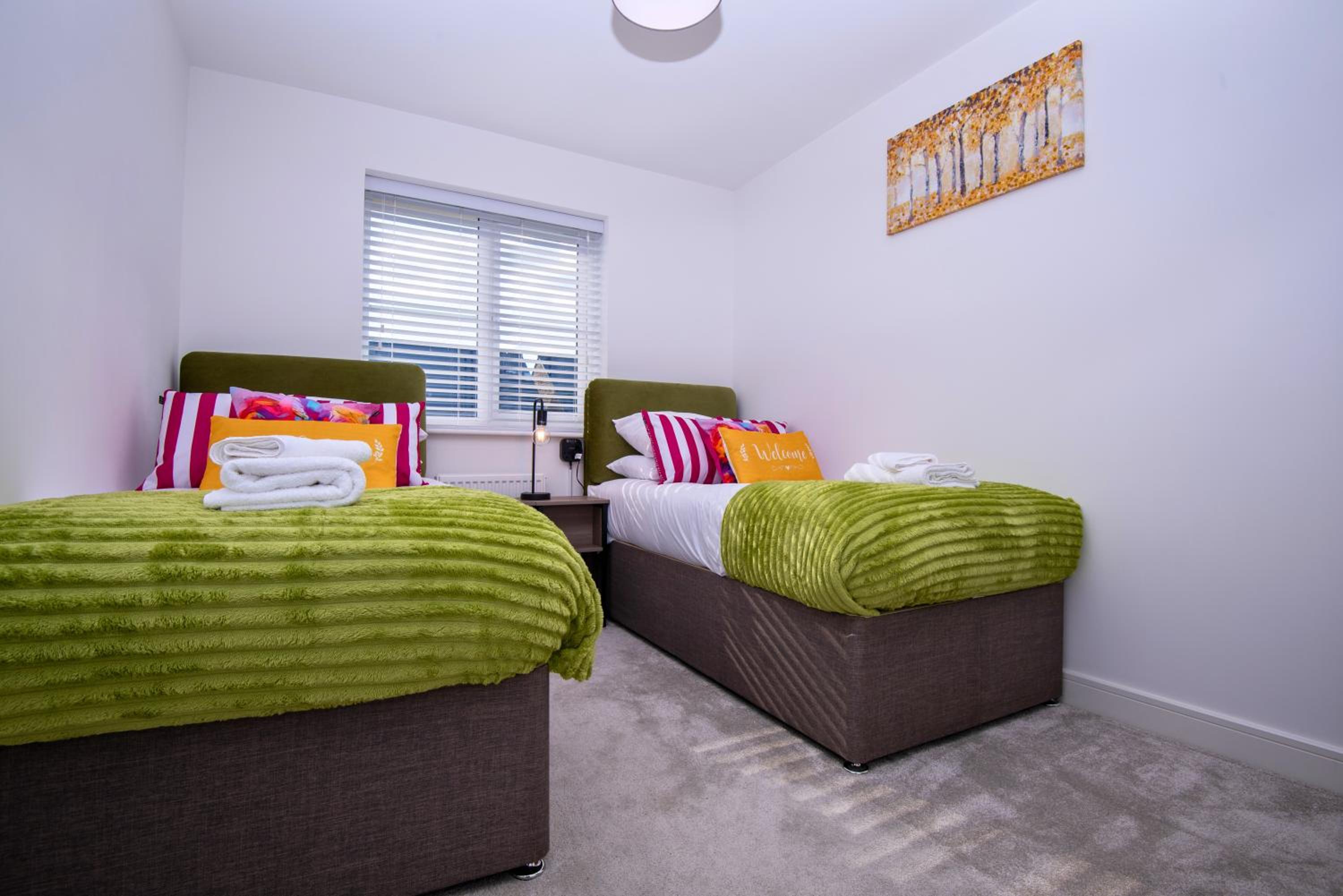 Stylish Innsworth home with garden & parking