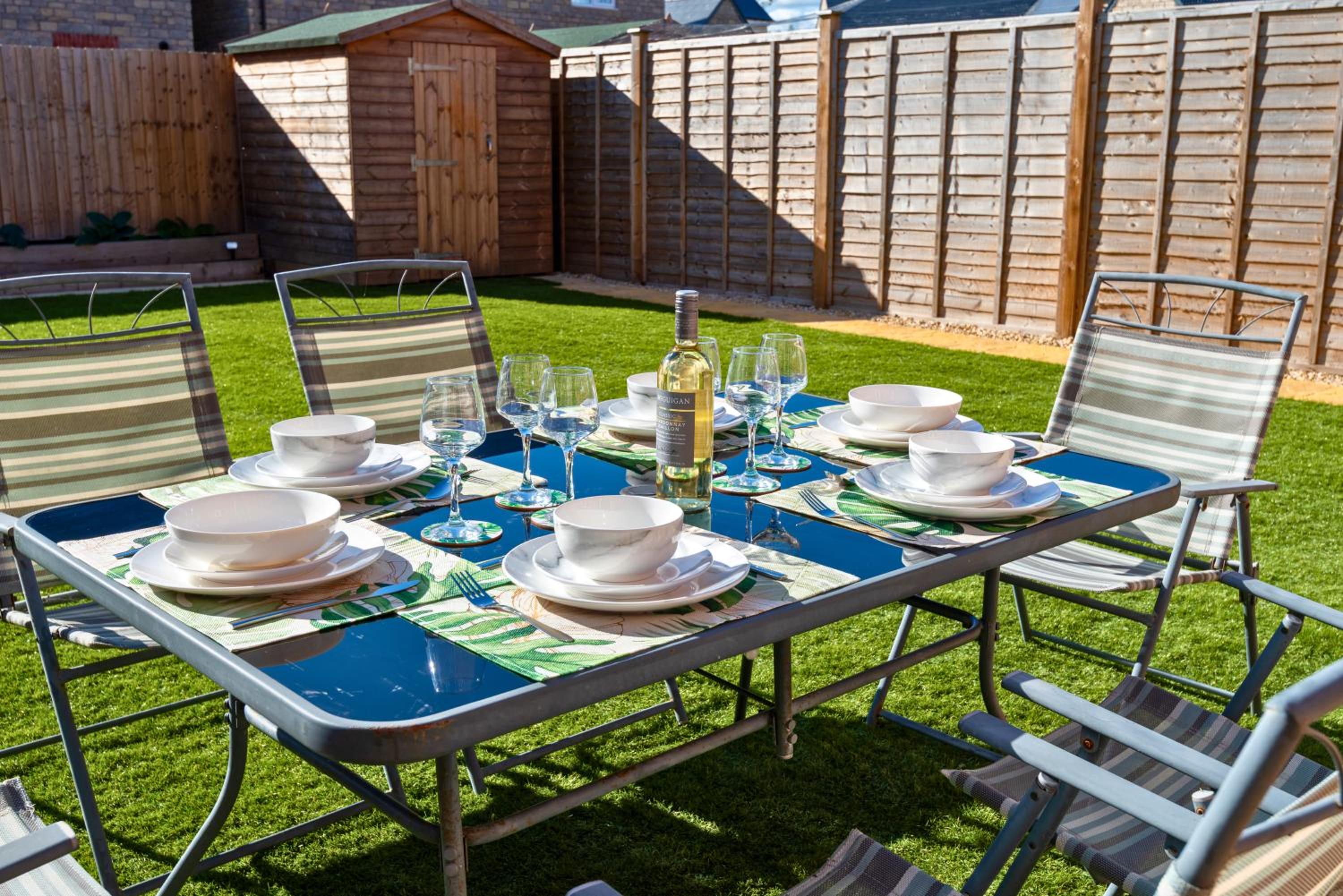 Stylish Innsworth home with garden & parking