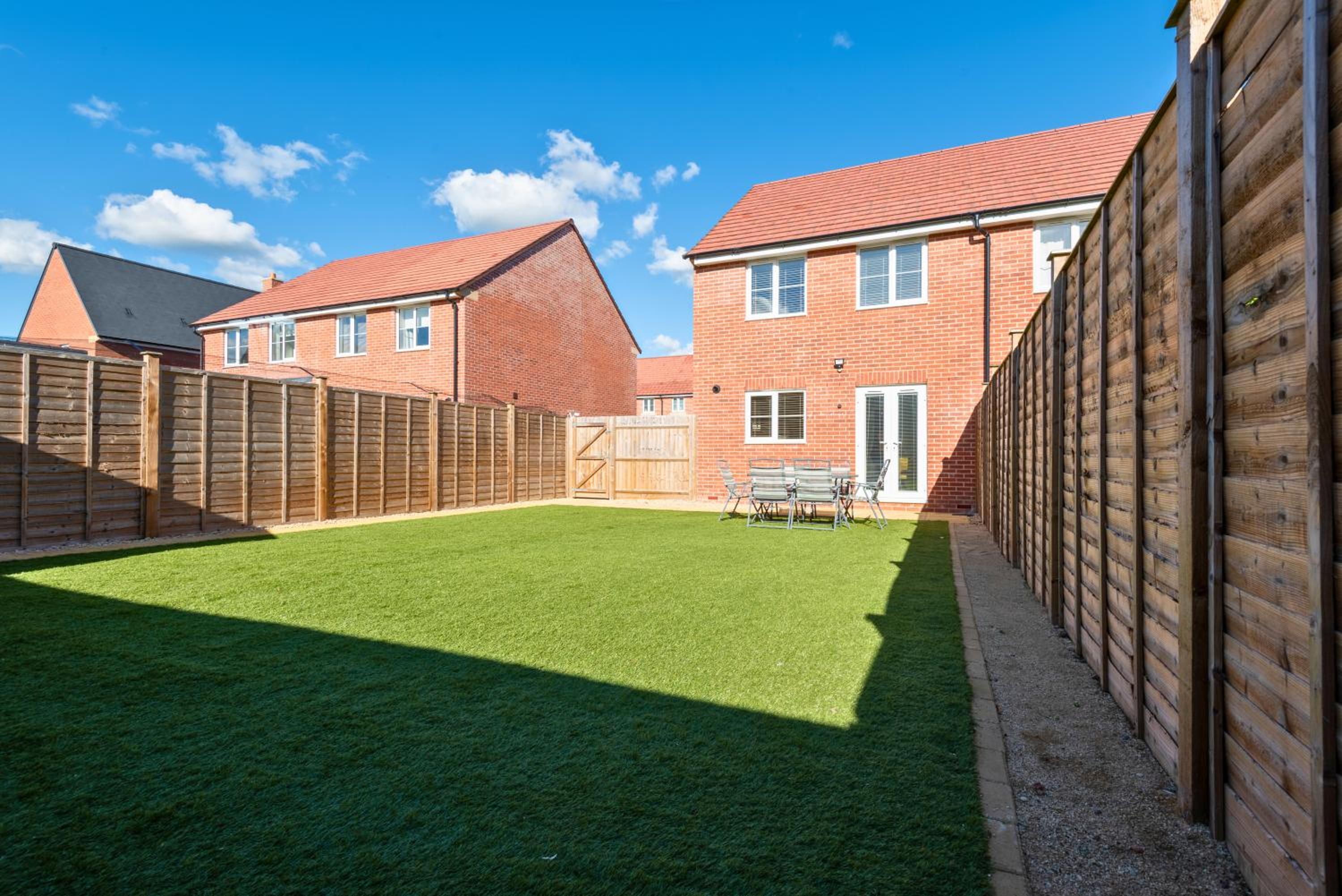 Stylish Innsworth home with garden & parking