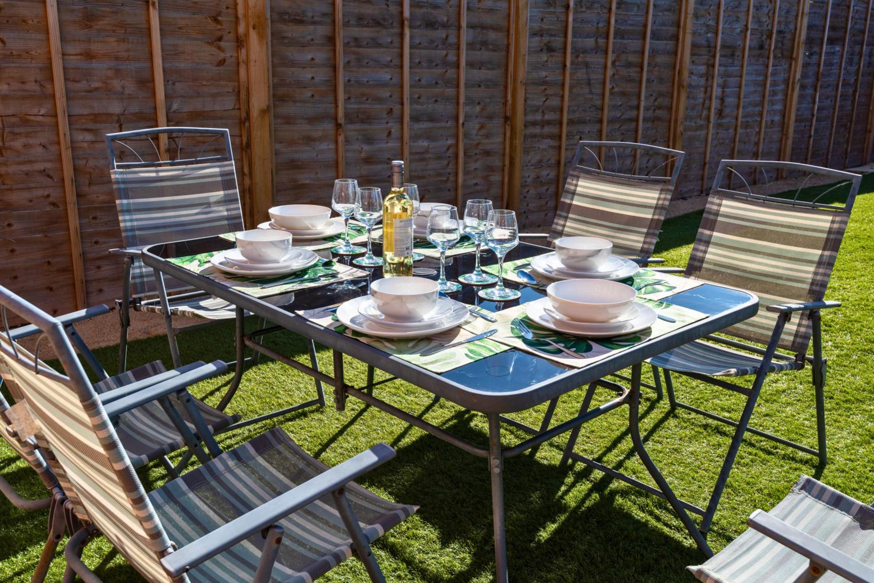 Stylish Innsworth home with garden & parking