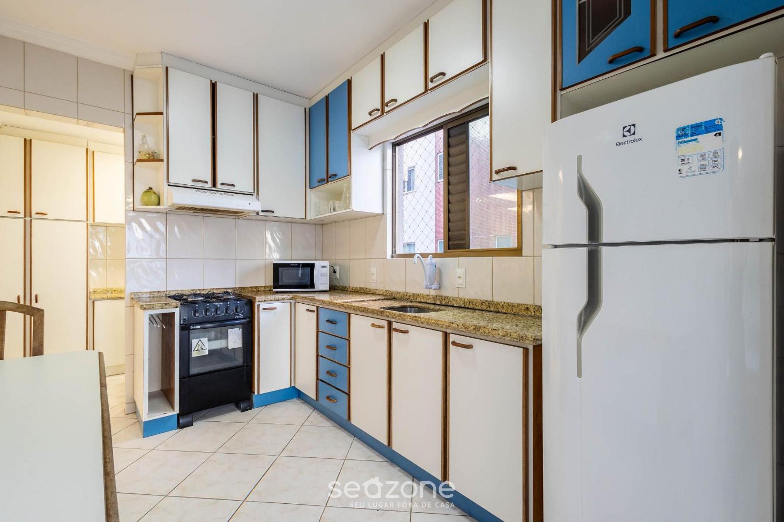 Apt w/ balcony & BBQ 290m from the sea CAU0199