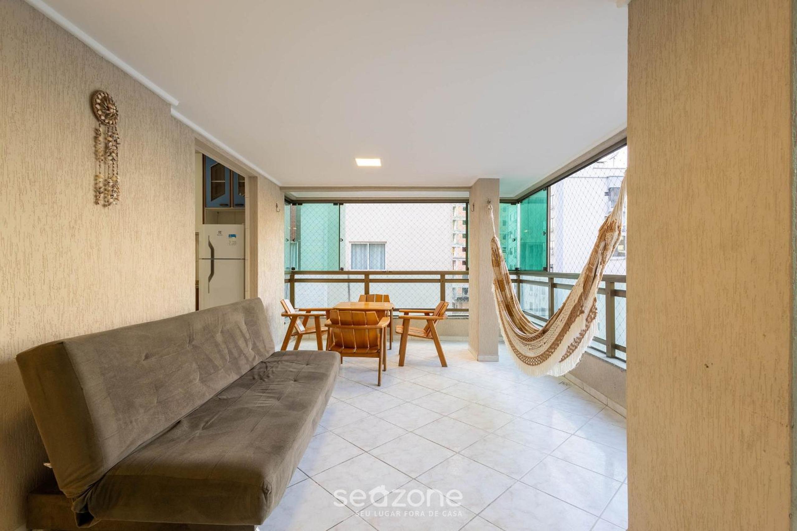 Apt w/ balcony & BBQ 290m from the sea CAU0199