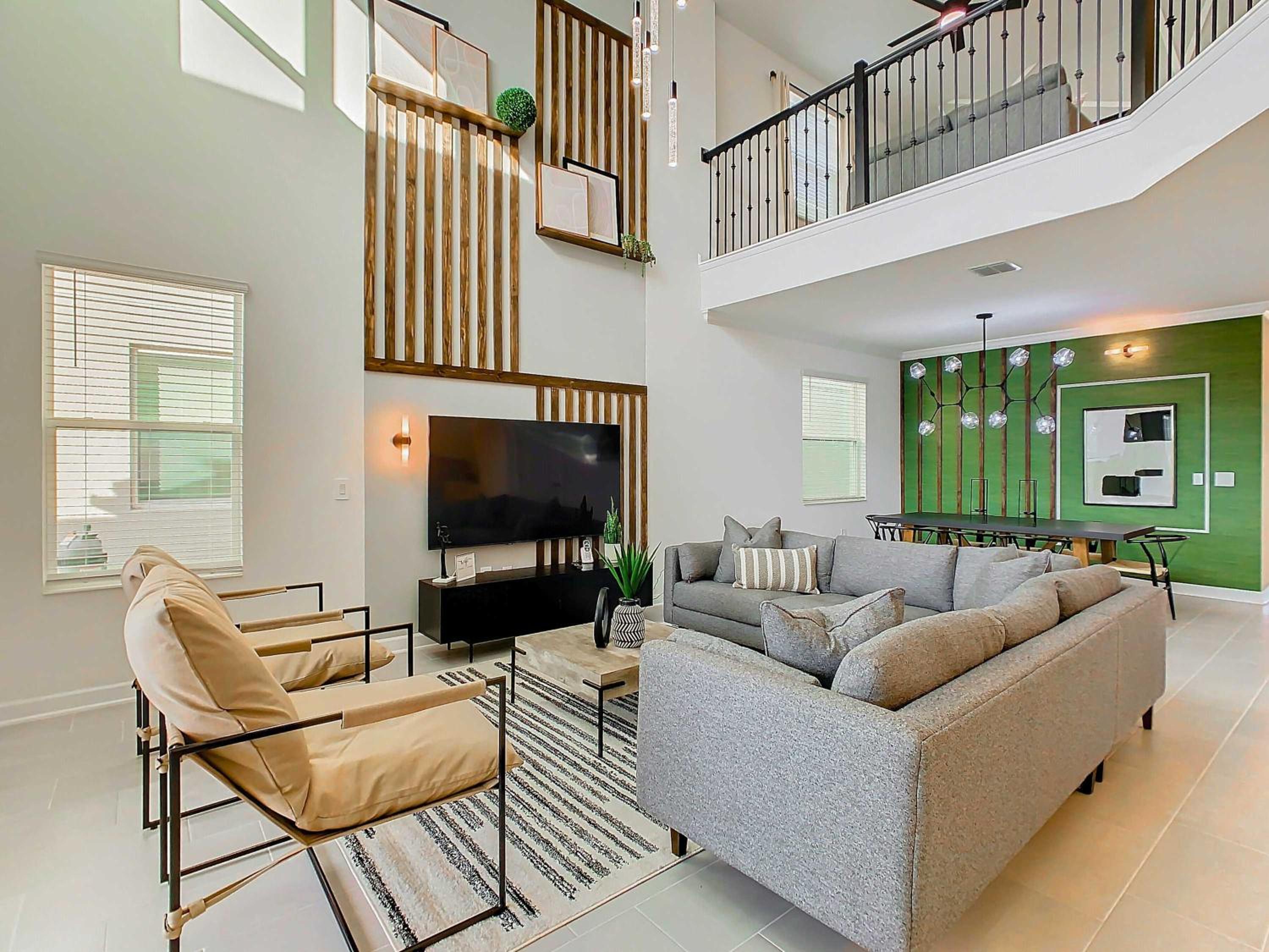 Themed 5BR Lakeview Villa with Pool & Clubhouses
