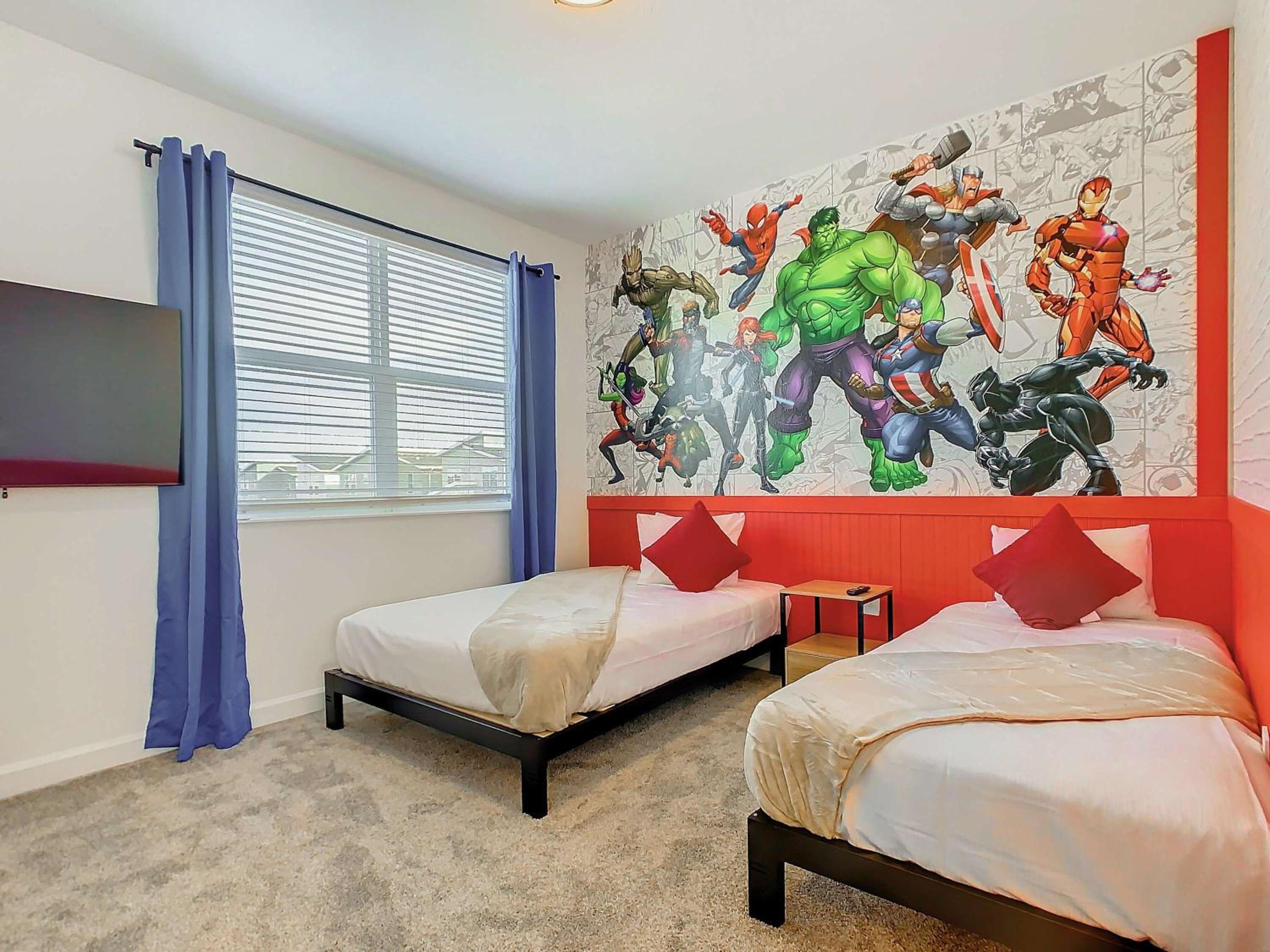 Themed 5BR Lakeview Villa with Pool & Clubhouses