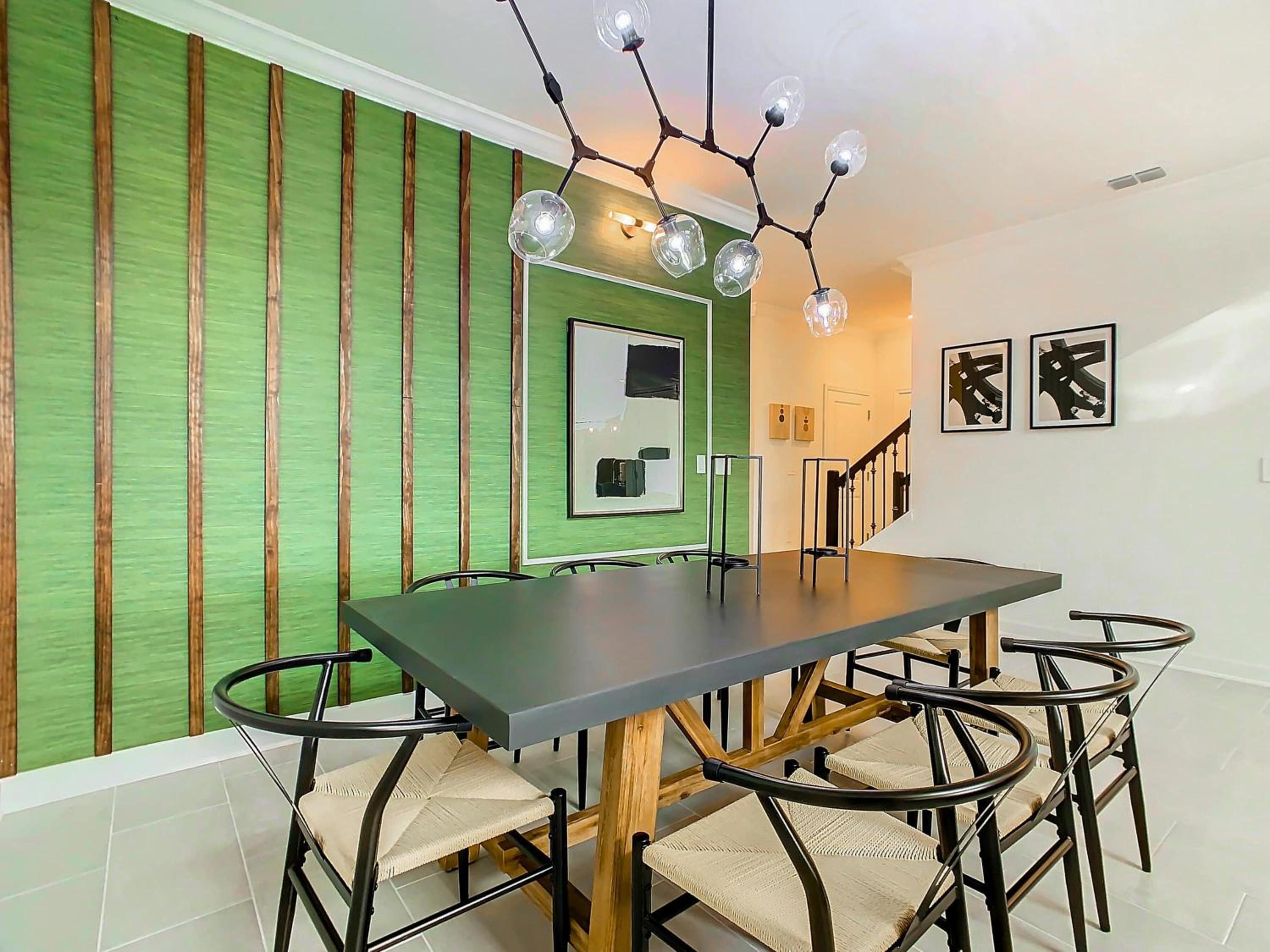 Themed 5BR Lakeview Villa with Pool & Clubhouses