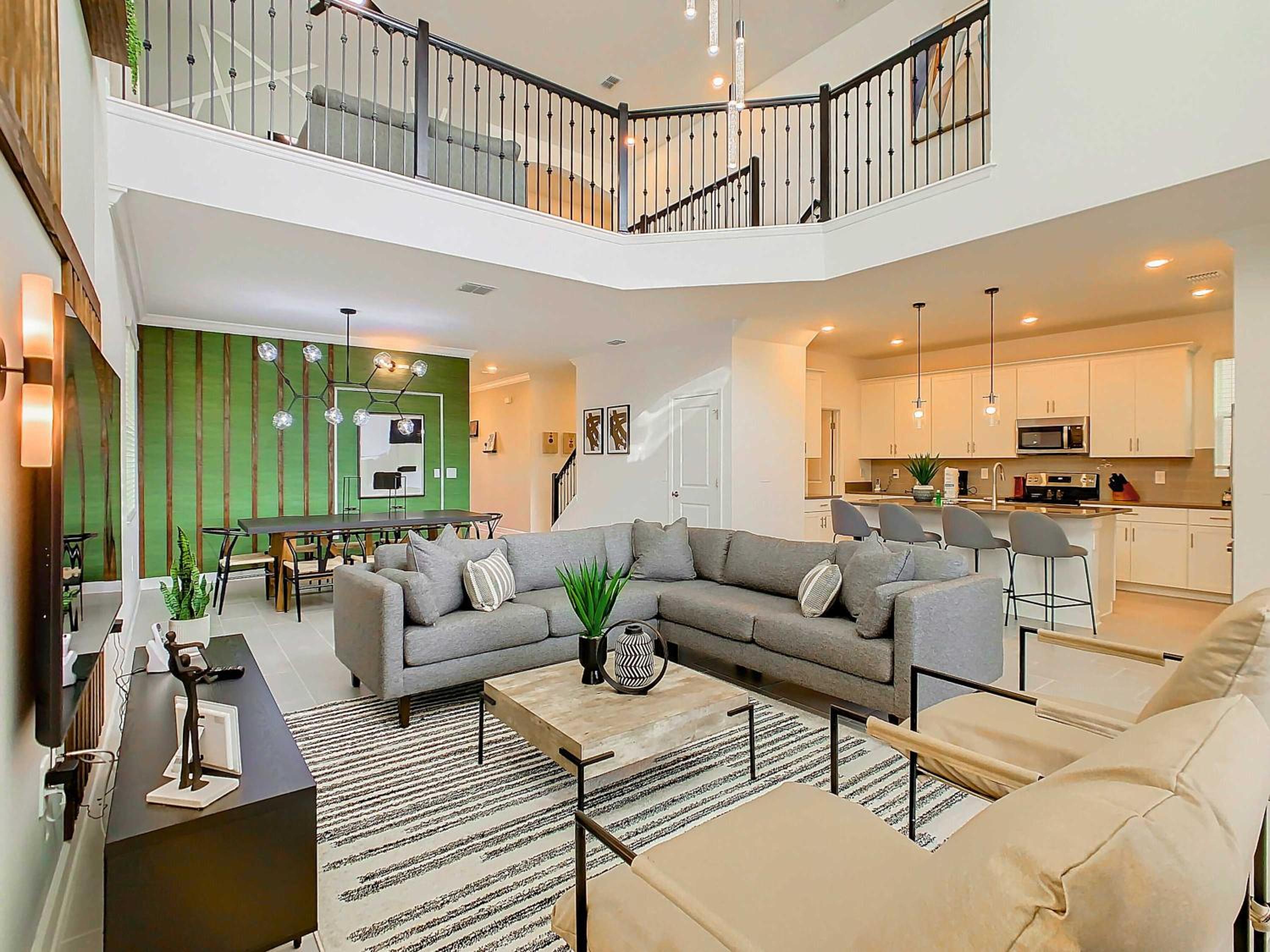 Themed 5BR Lakeview Villa with Pool & Clubhouses