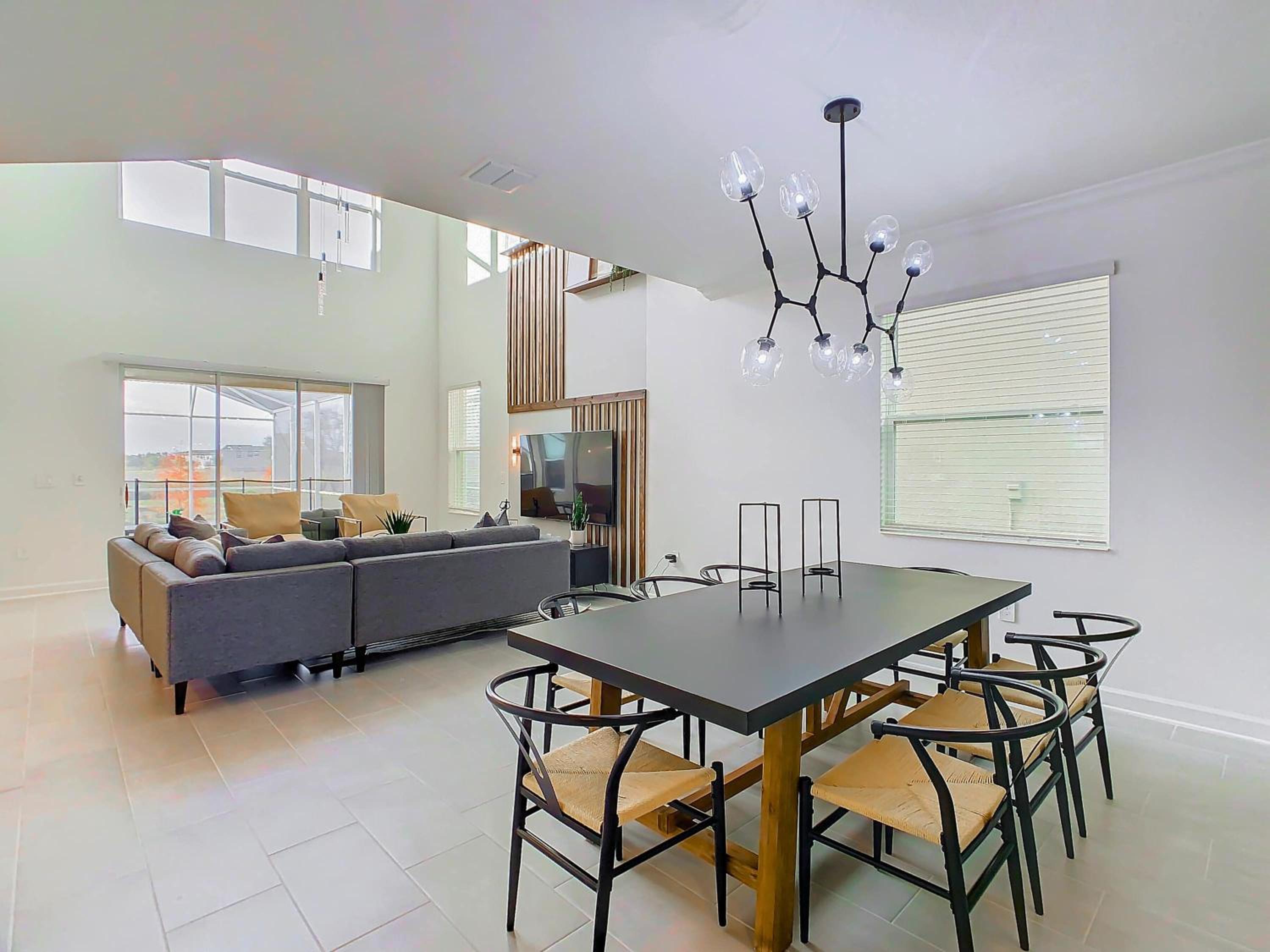 Themed 5BR Lakeview Villa with Pool & Clubhouses