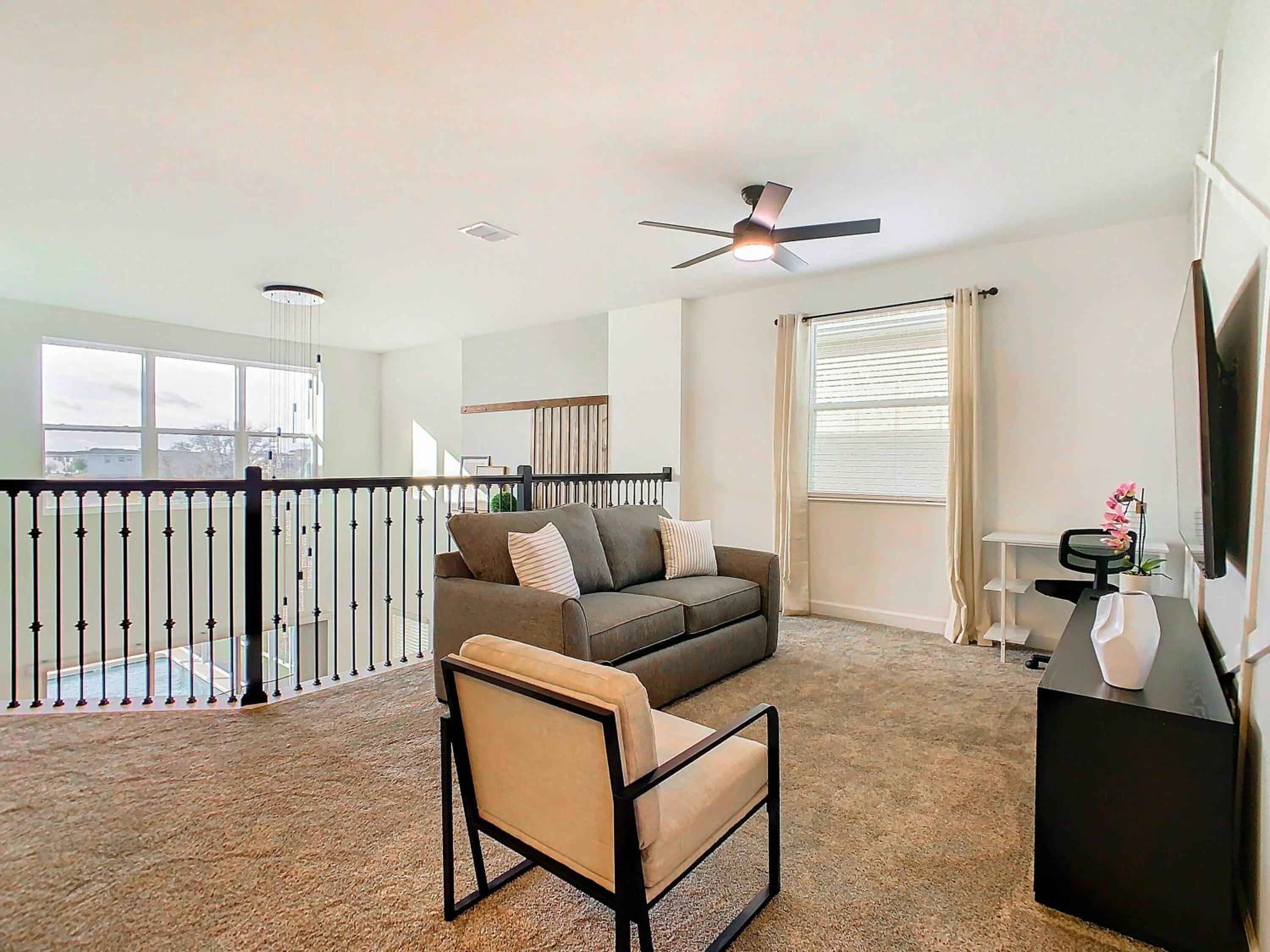 Themed 5BR Lakeview Villa with Pool & Clubhouses
