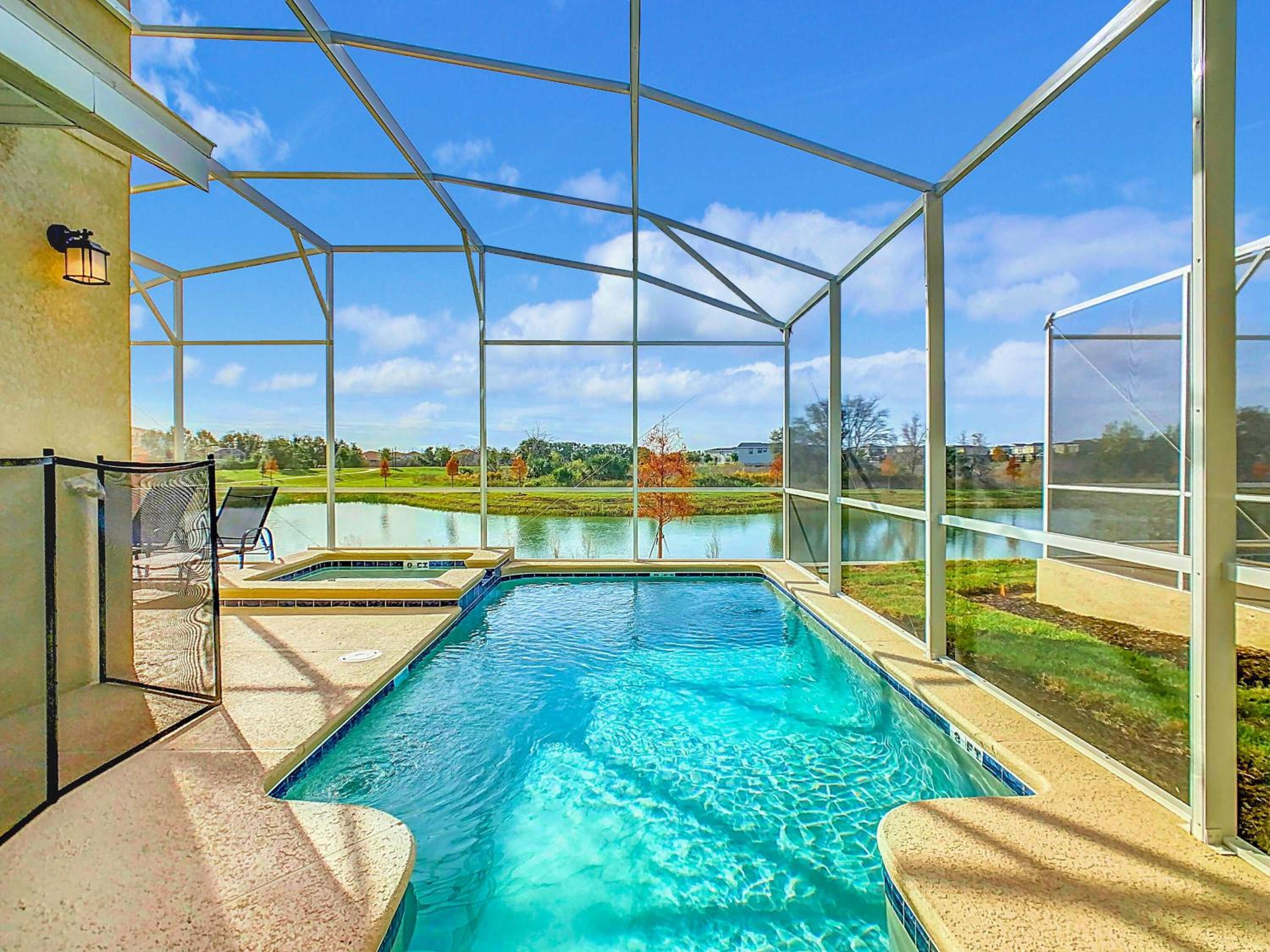 Themed 5BR Lakeview Villa with Pool & Clubhouses