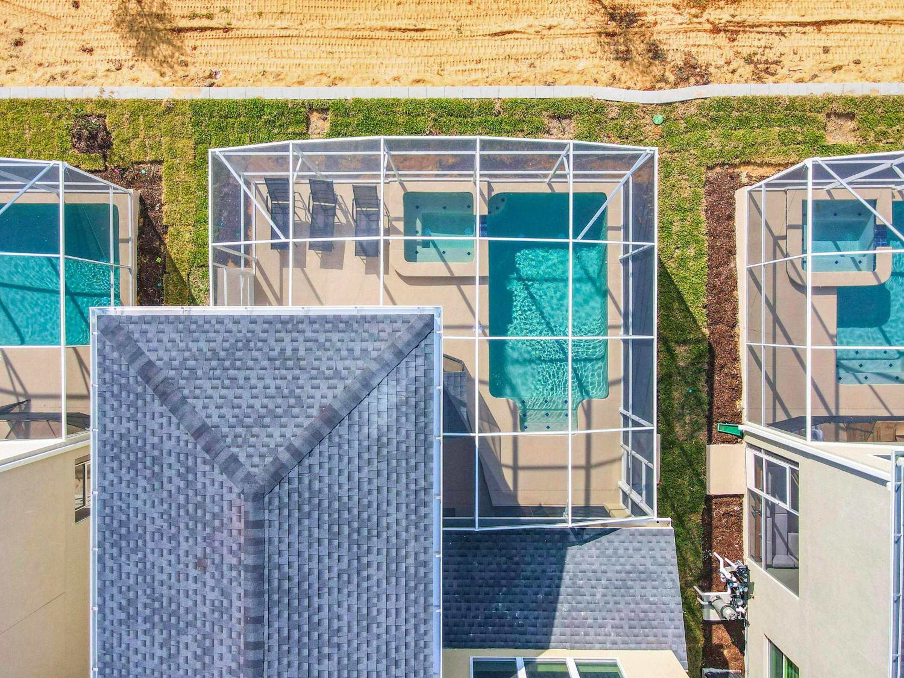 Themed 5BR Lakeview Villa with Pool & Clubhouses