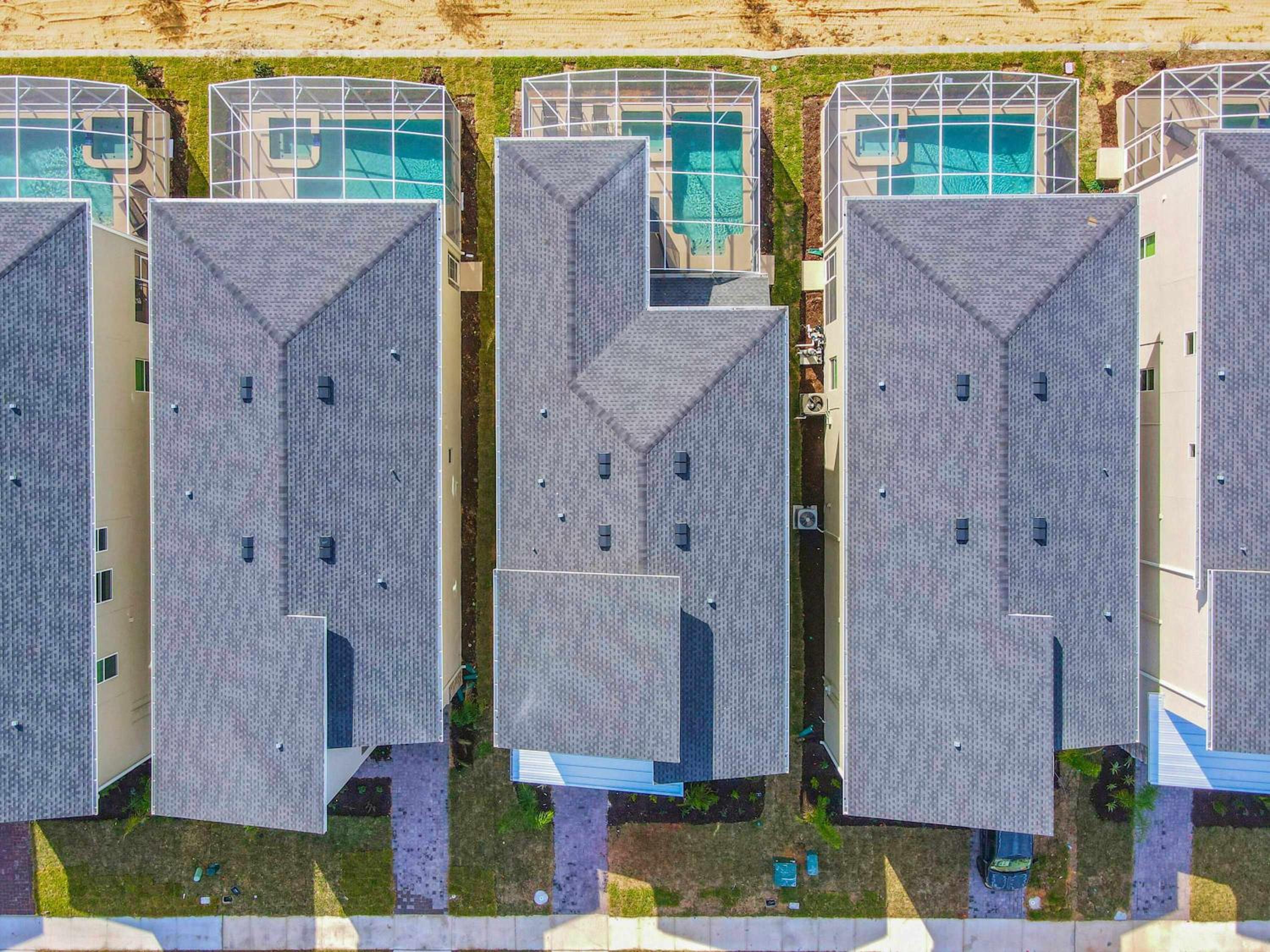 Themed 5BR Lakeview Villa with Pool & Clubhouses
