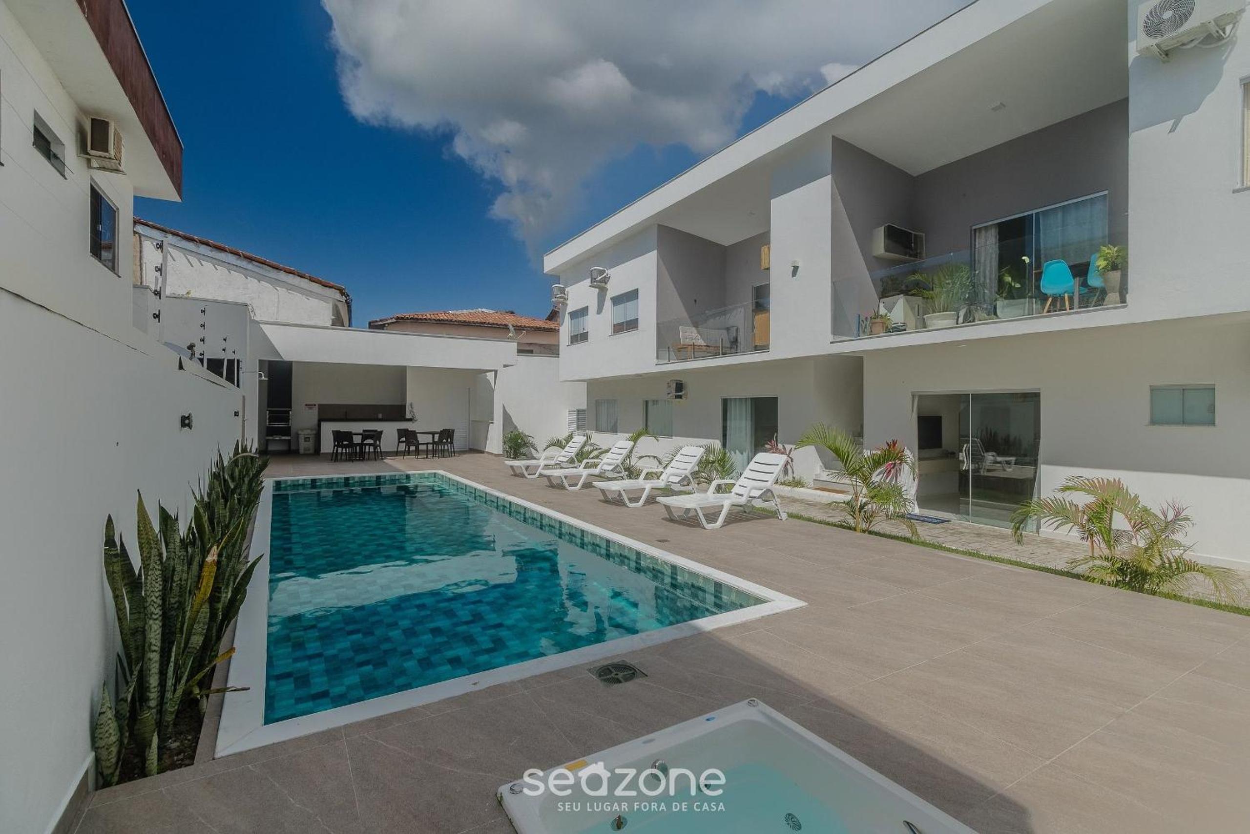4-Bedroom Apart in Condominium with Pool VIF0104