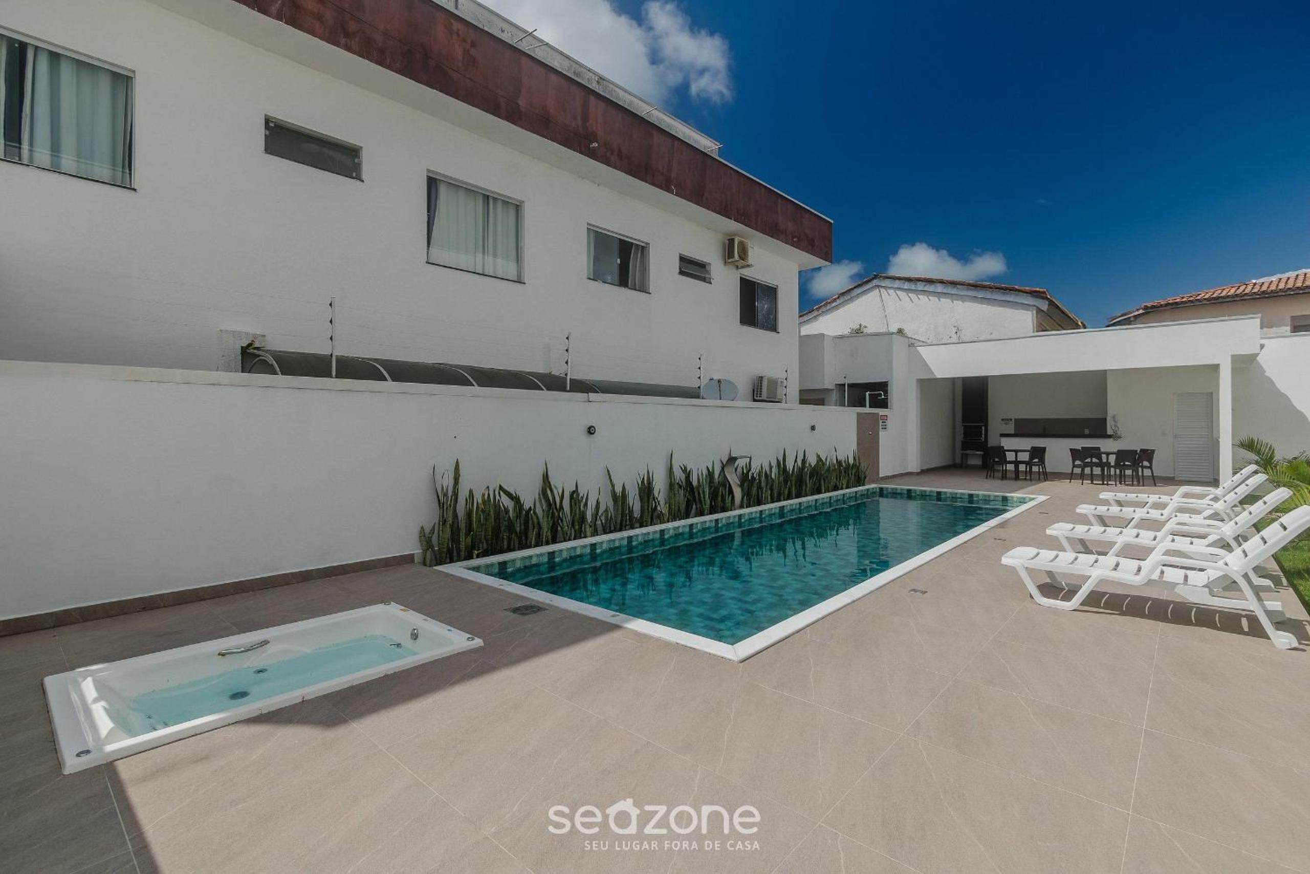 4-Bedroom Apart in Condominium with Pool VIF0104