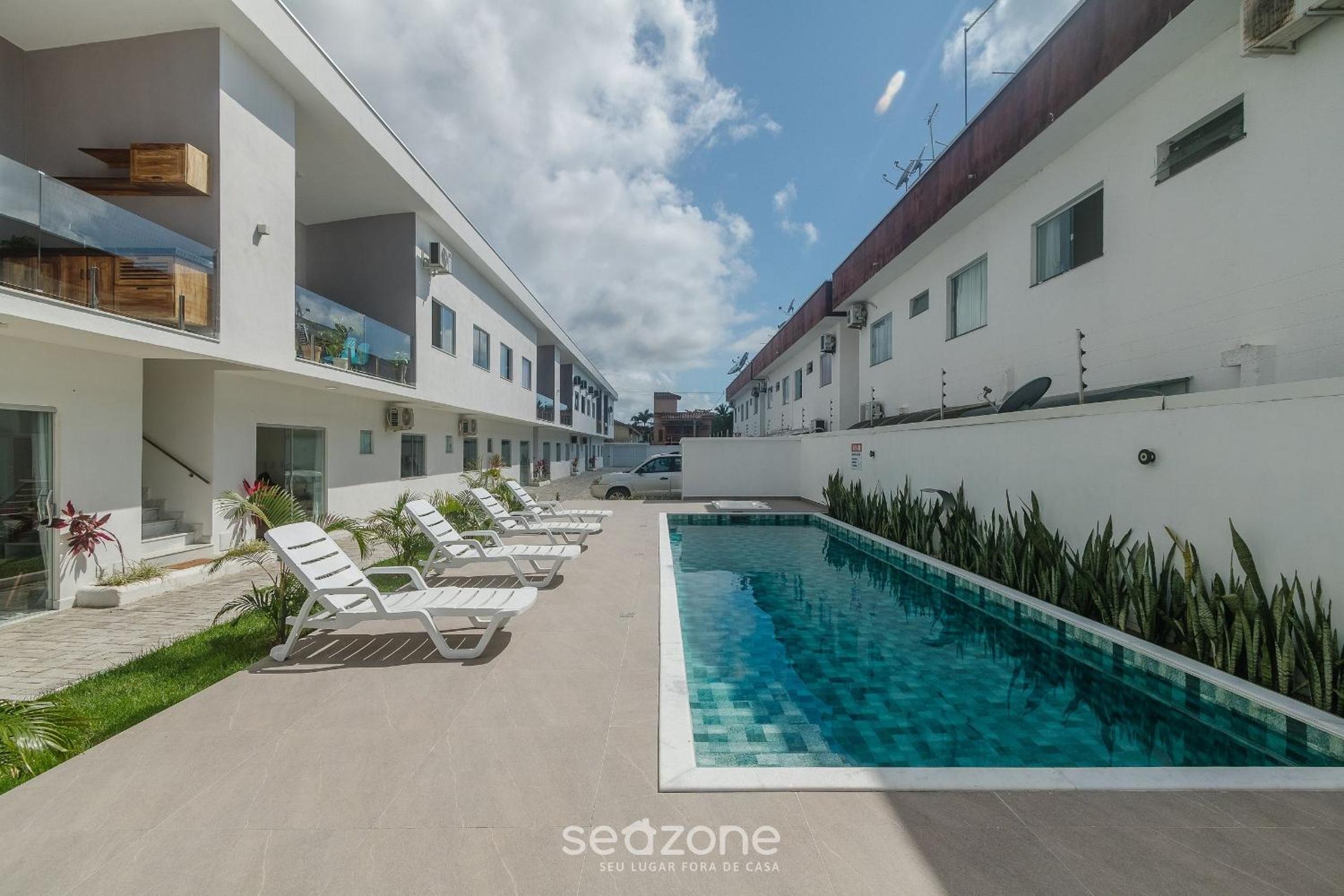 4-Bedroom Apart in Condominium with Pool VIF0104