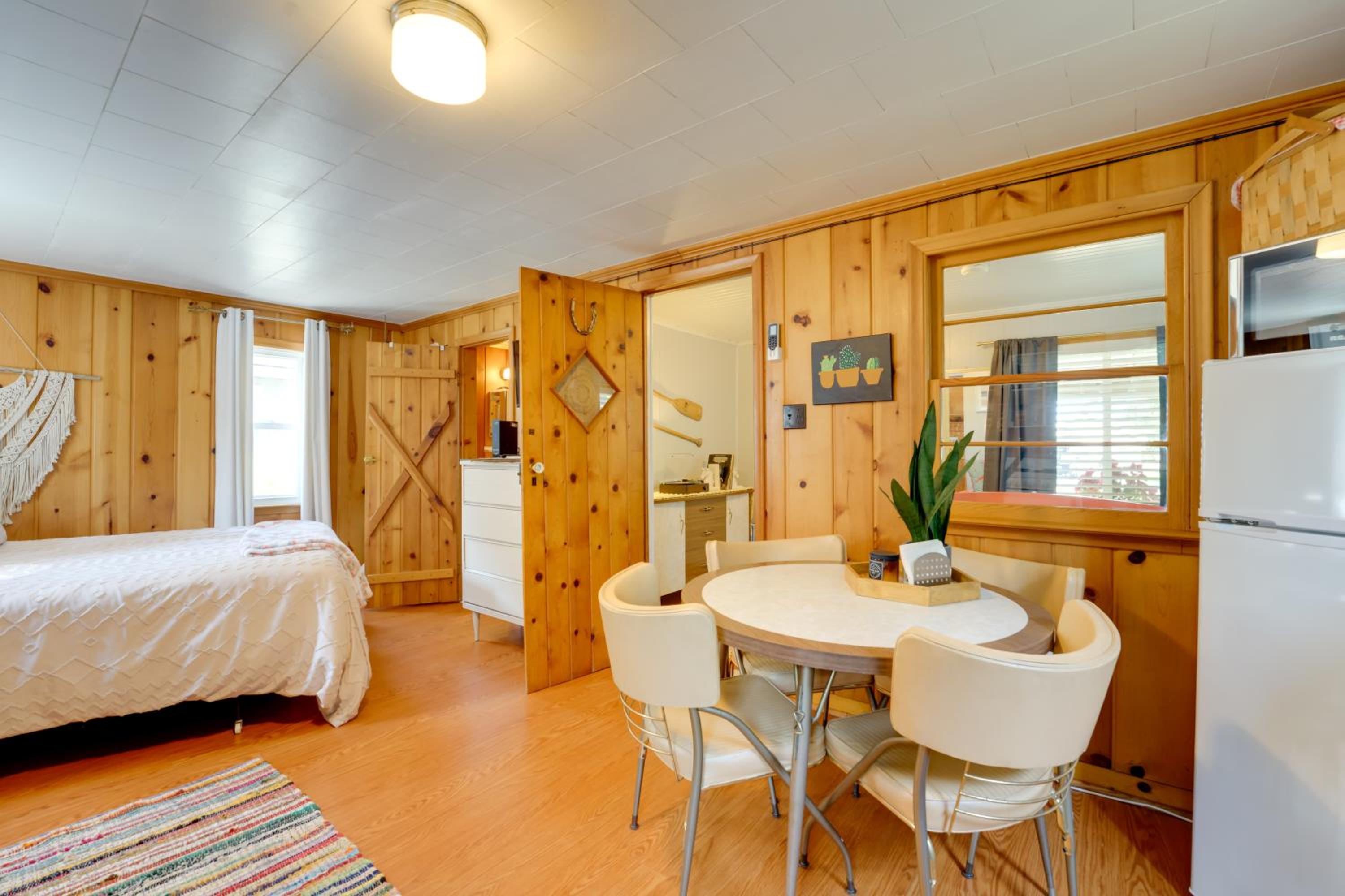 Walk to Beach Access! Chic Port Austin Studio