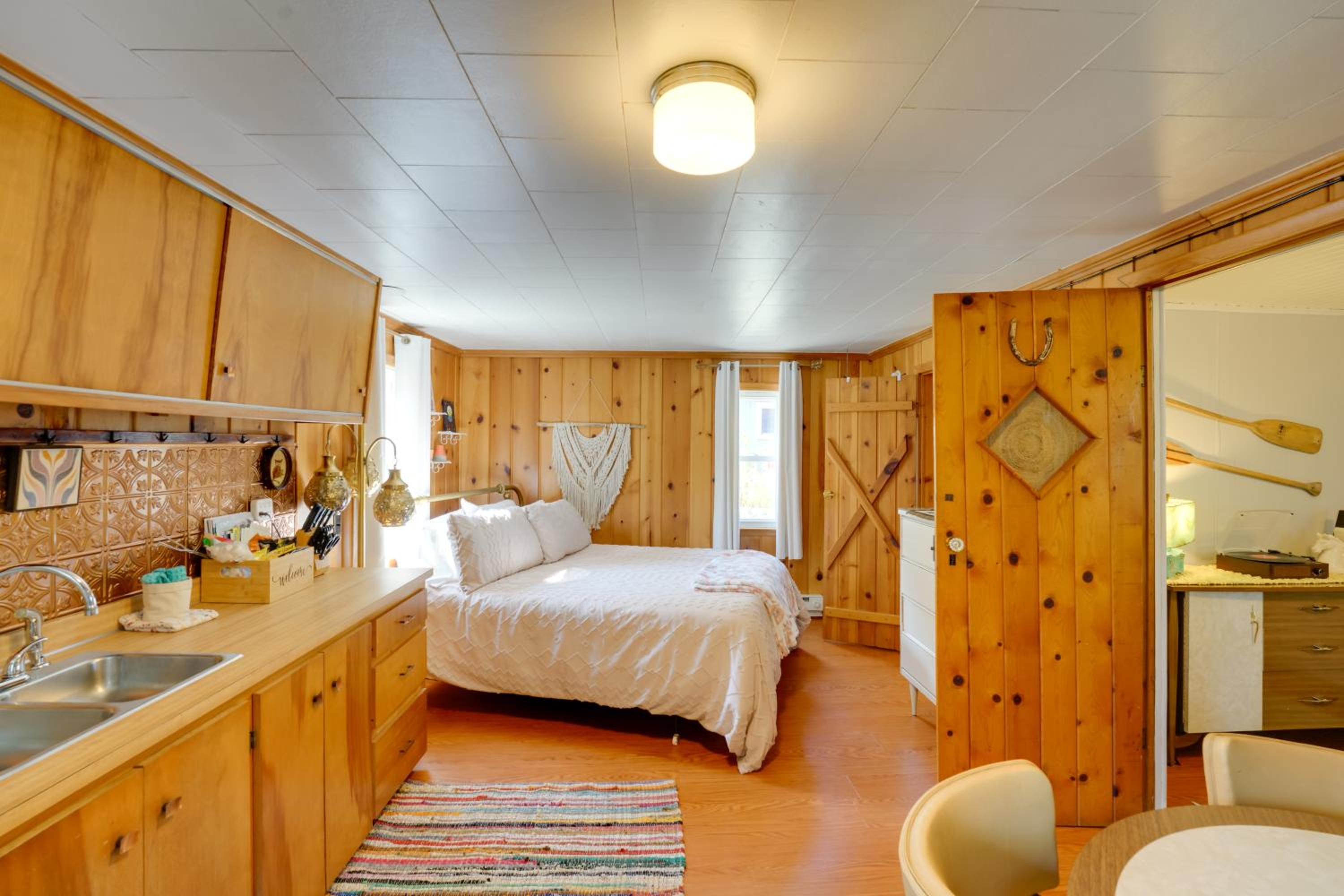 Walk to Beach Access! Chic Port Austin Studio