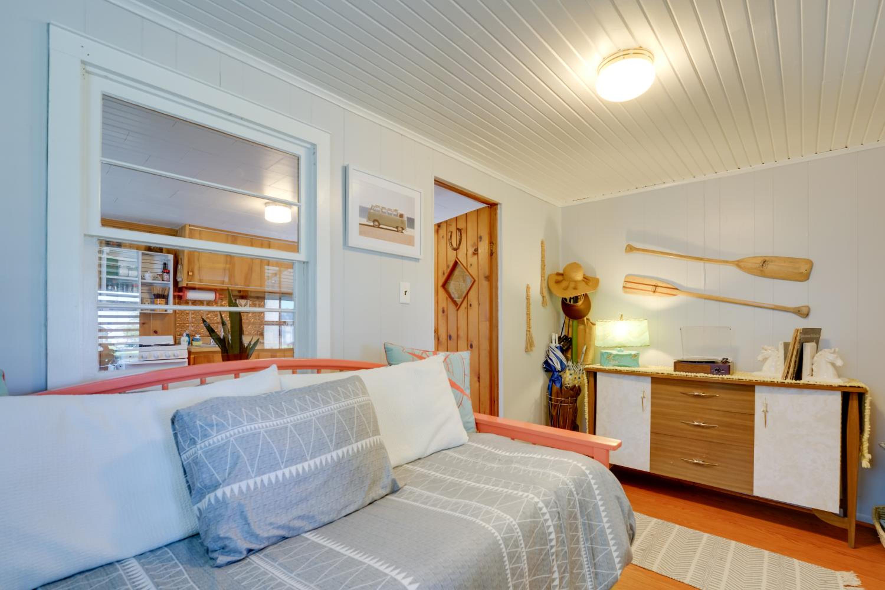Walk to Beach Access! Chic Port Austin Studio
