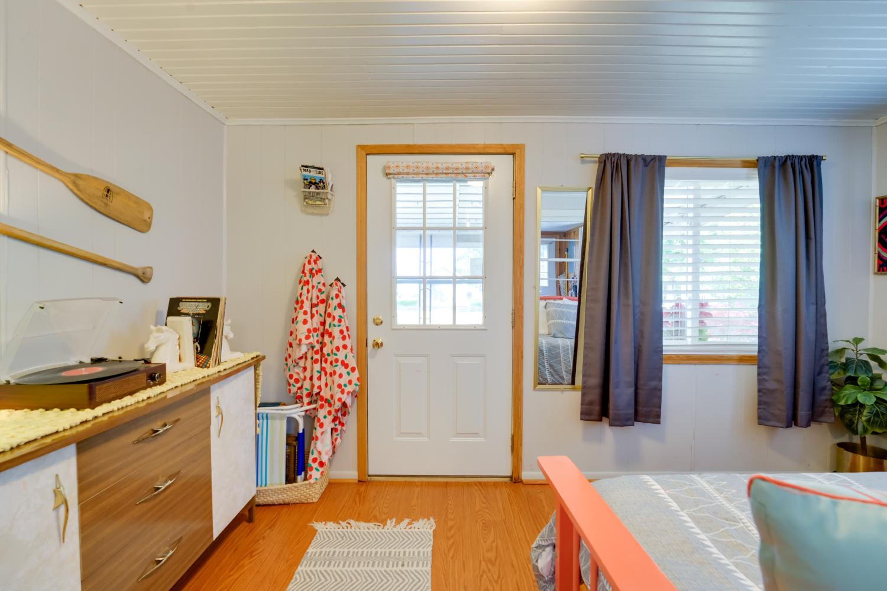 Walk to Beach Access! Chic Port Austin Studio