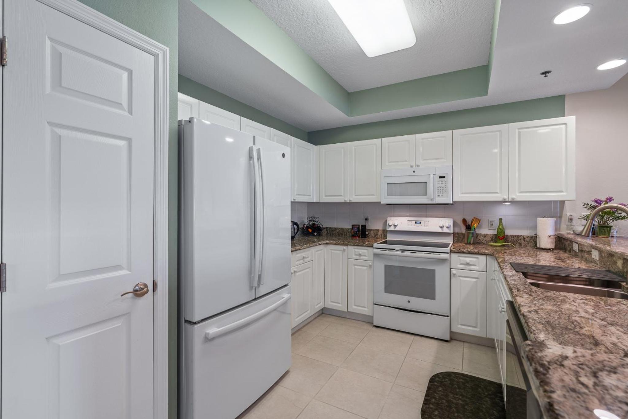 Dog Friendly 3BR Condo Walk to Beach & Pool