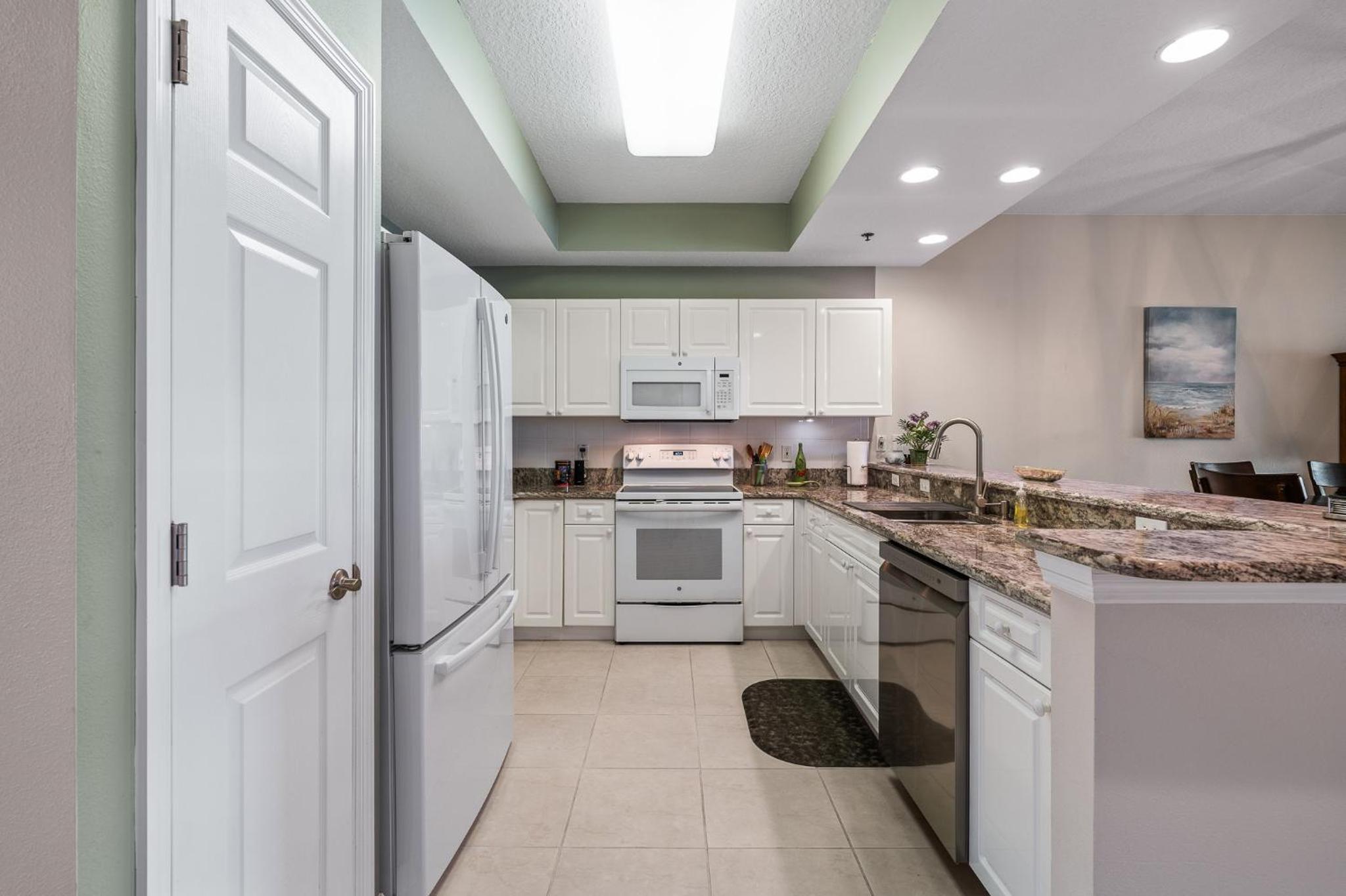 Dog Friendly 3BR Condo Walk to Beach & Pool