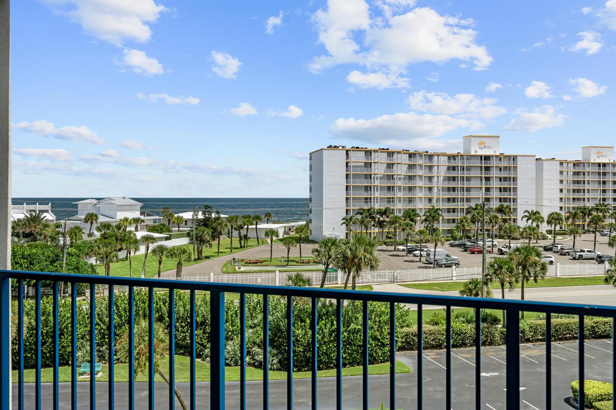 Dog Friendly 3BR Condo Walk to Beach & Pool