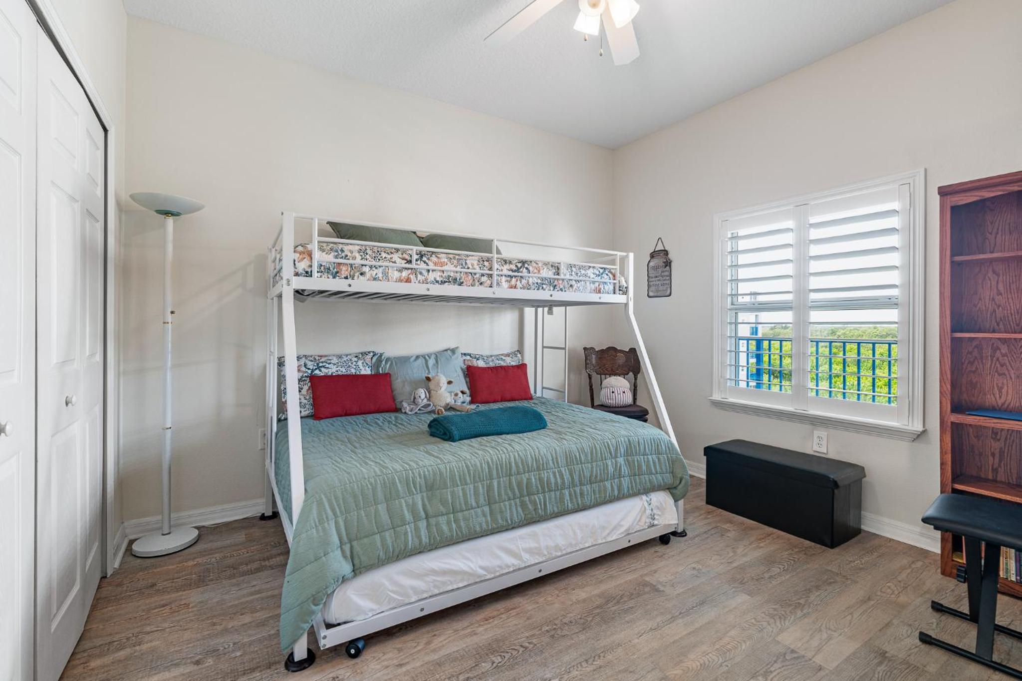 Dog Friendly 3BR Condo Walk to Beach & Pool
